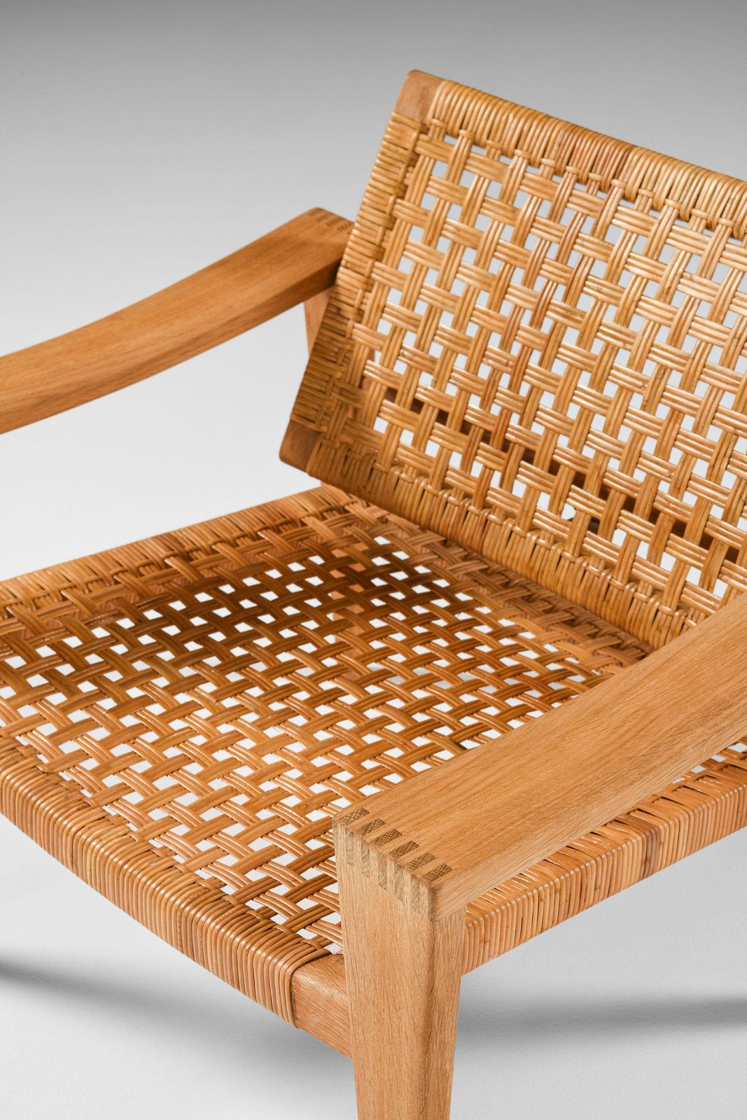 photo buy Pair Of Easy Chairs In Oak, Woven Cane, Brass And Leather By Hans Wegner, 1959