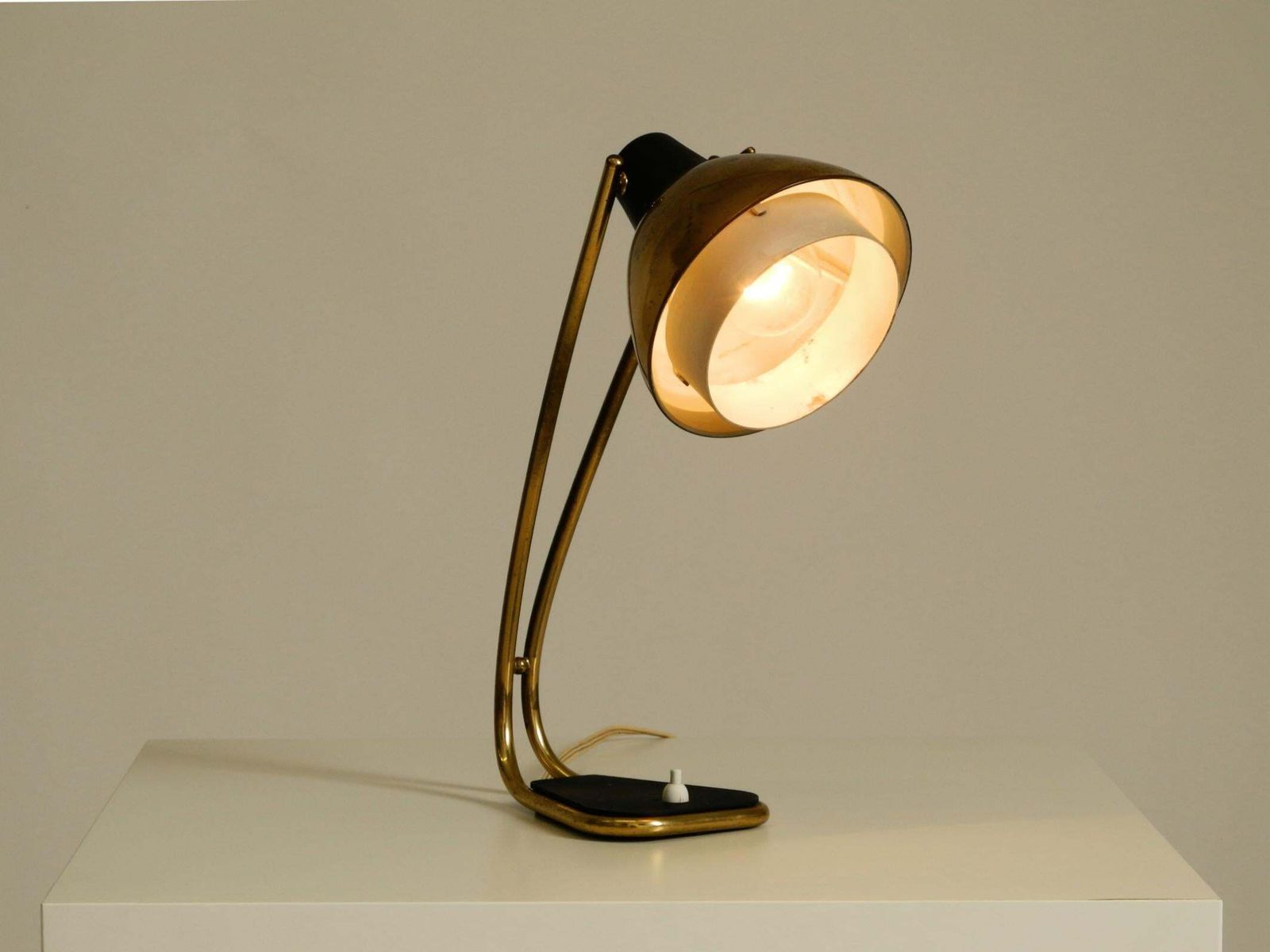 Rare Large Mid Century Modern Brass Table Lamp With Beautiful Patina photo vinterior