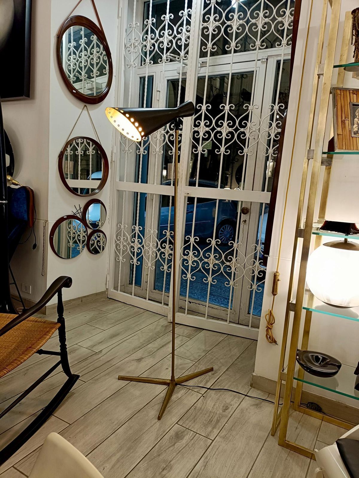 Stilnovo Style Lampada Da Terra Tripode In Ottone Con Paralume Conico In Metallo photo Lighting