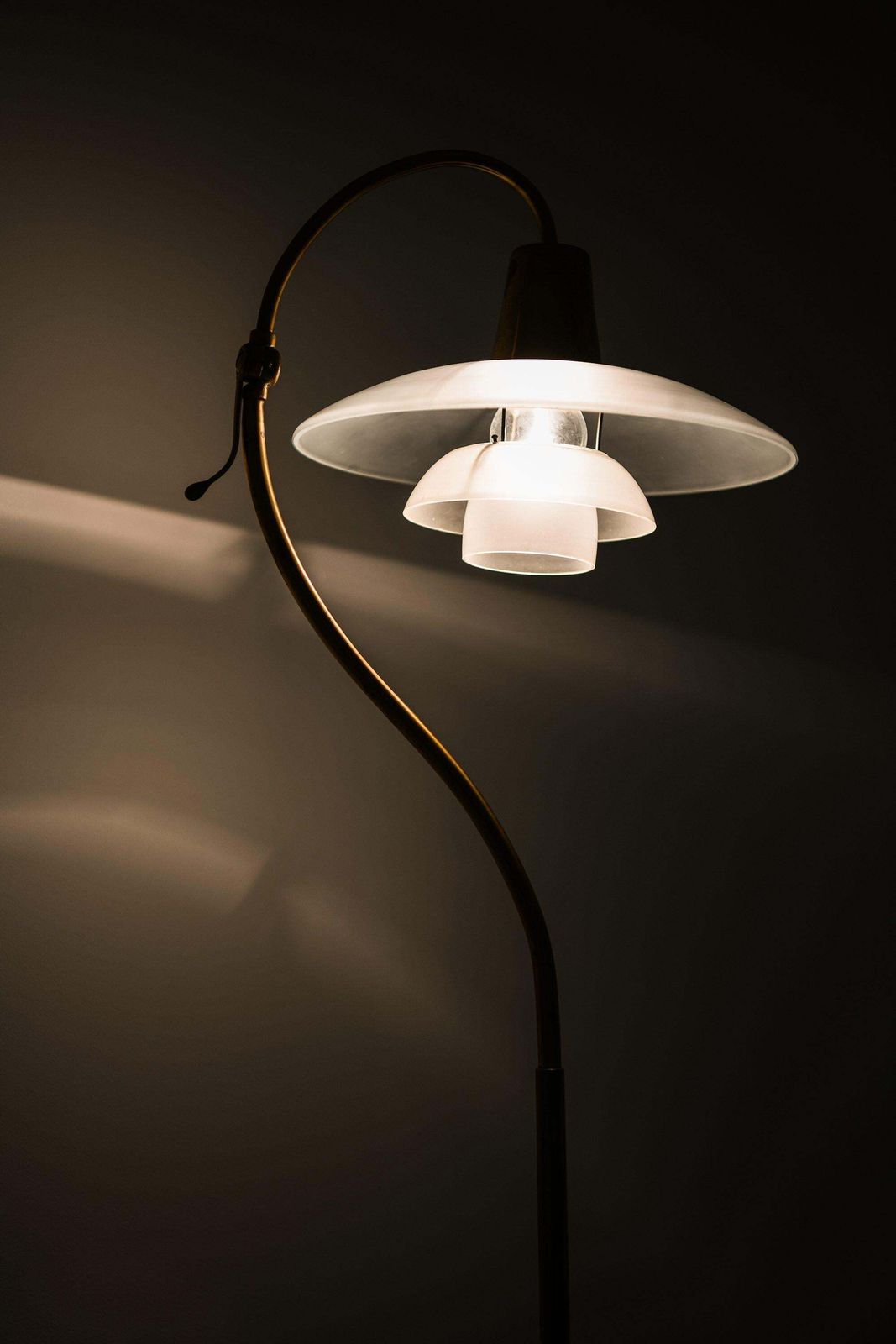 Floor Lamp In Bronze Patinated Brass And Glass Shades By Poul Henningsen, 1940's photo Lighting