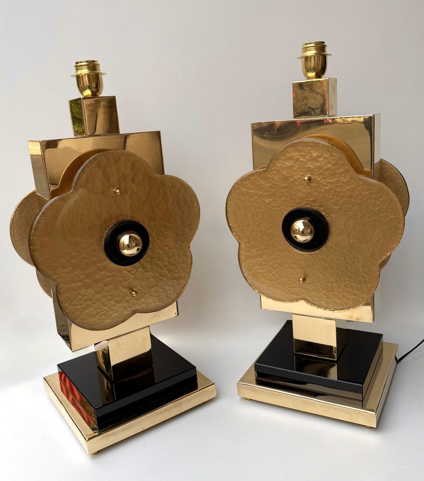 4861.0 Contemporary Pair Of Brass And Murano Glass Big Gold Flowers Lamps, Italy photo