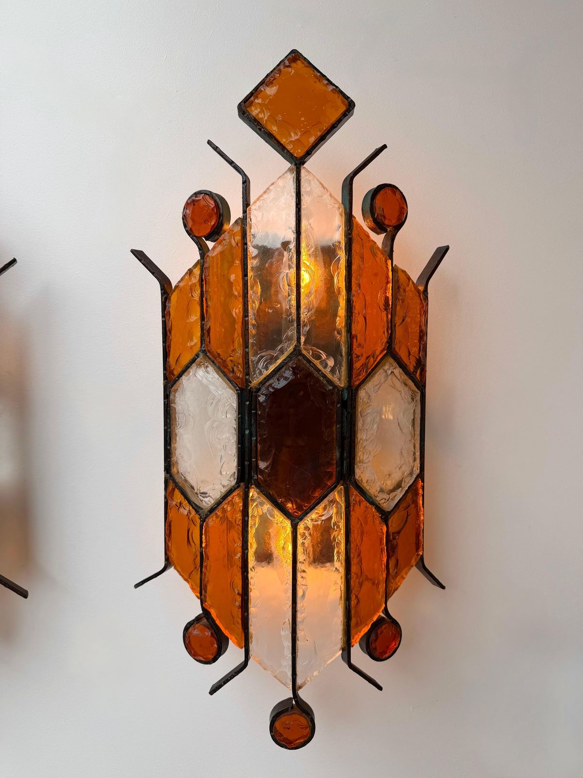 photo vinterior Pair Of Hammered Glass Wrought Iron Sconces By Longobard, Italy, 1970s