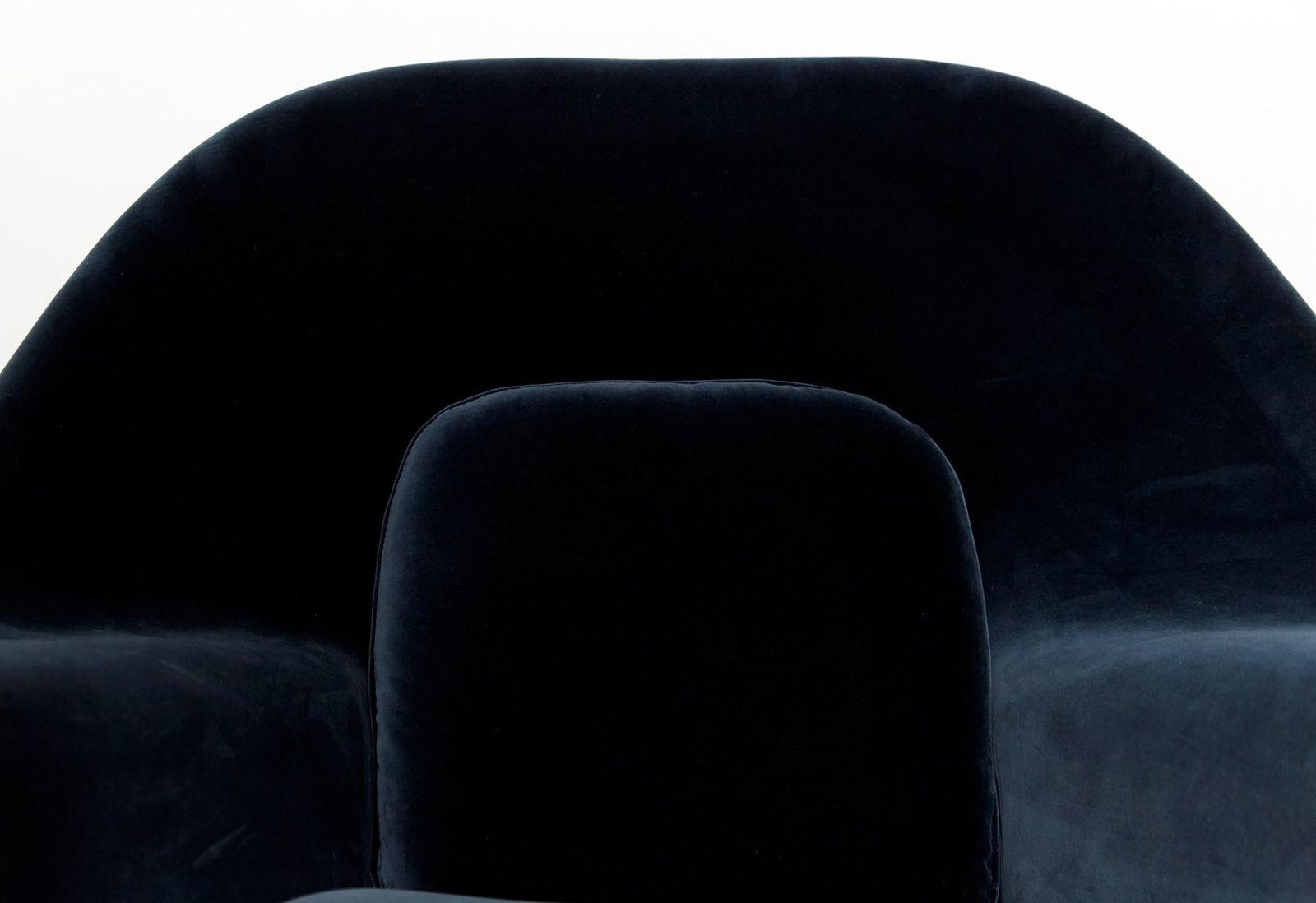 Womb Chair By Eero Saarinen For Knoll International photo vinterior