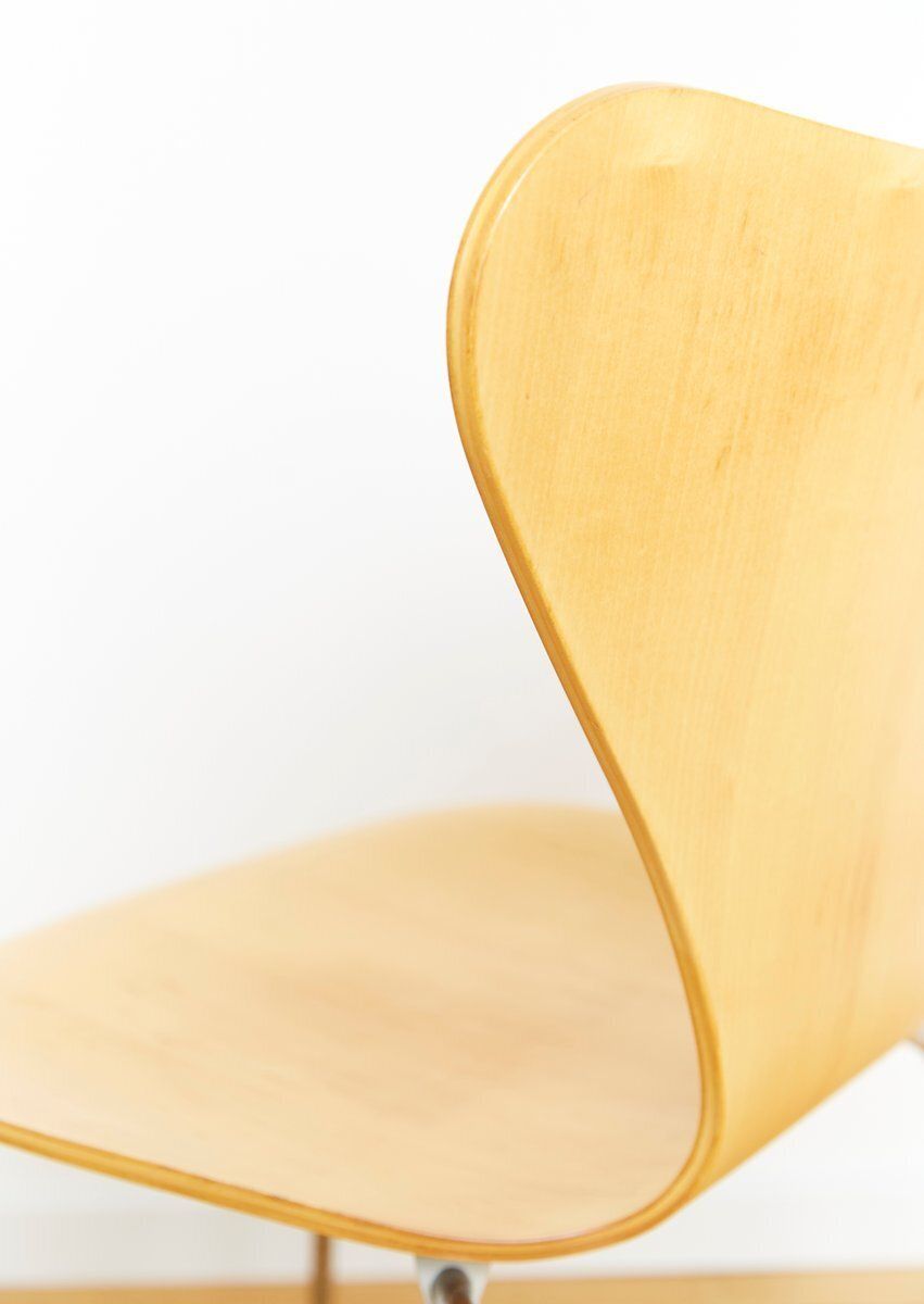 photo furniture 3107 Series 7 Chairs By Arne Jacobsen For Fritz Hansen, 2002