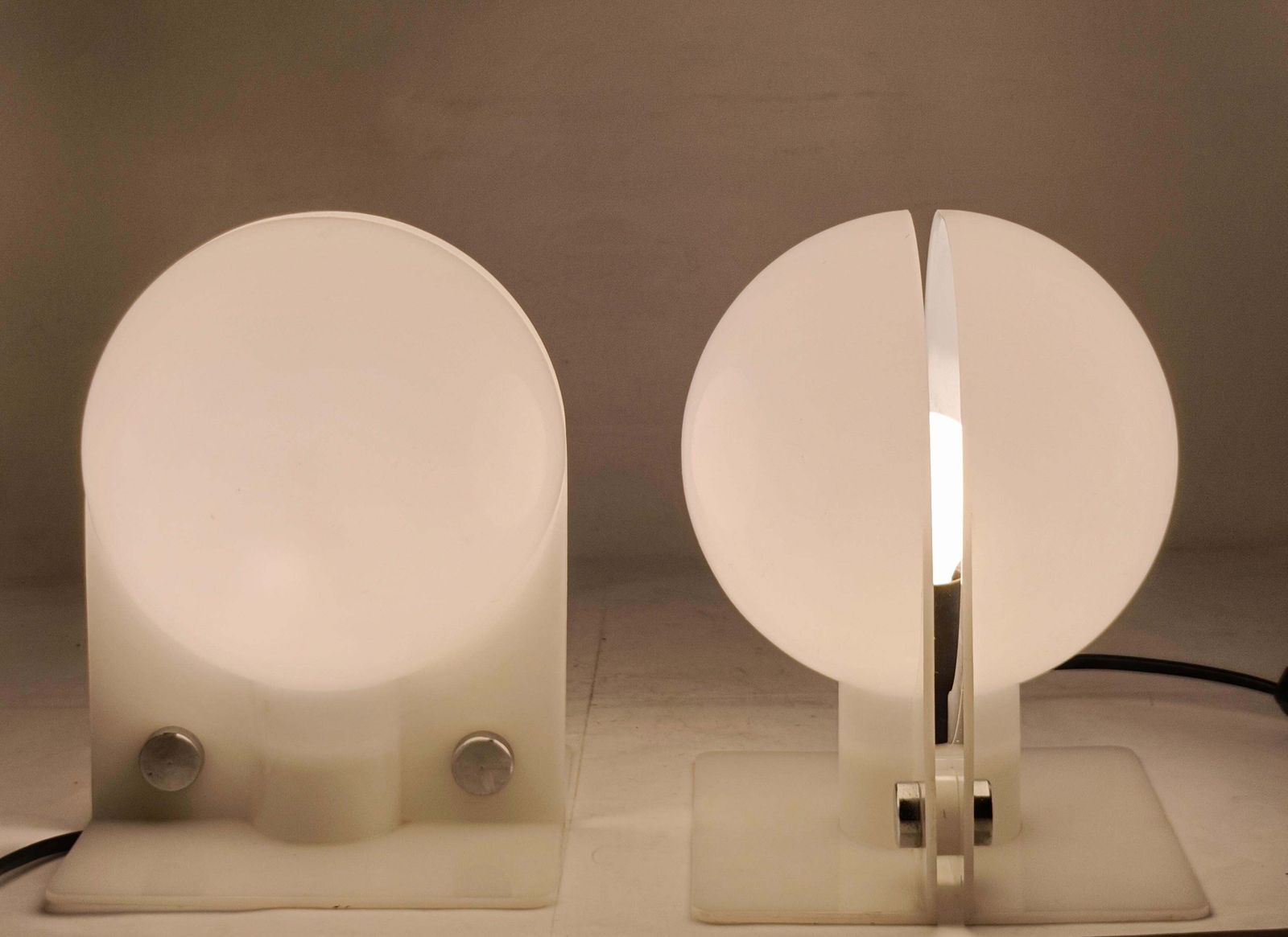 Ermanno Lampa & Sergio Brazzoli For Guzzini Pair Of "Sirio" Table Lamps photo vinterior