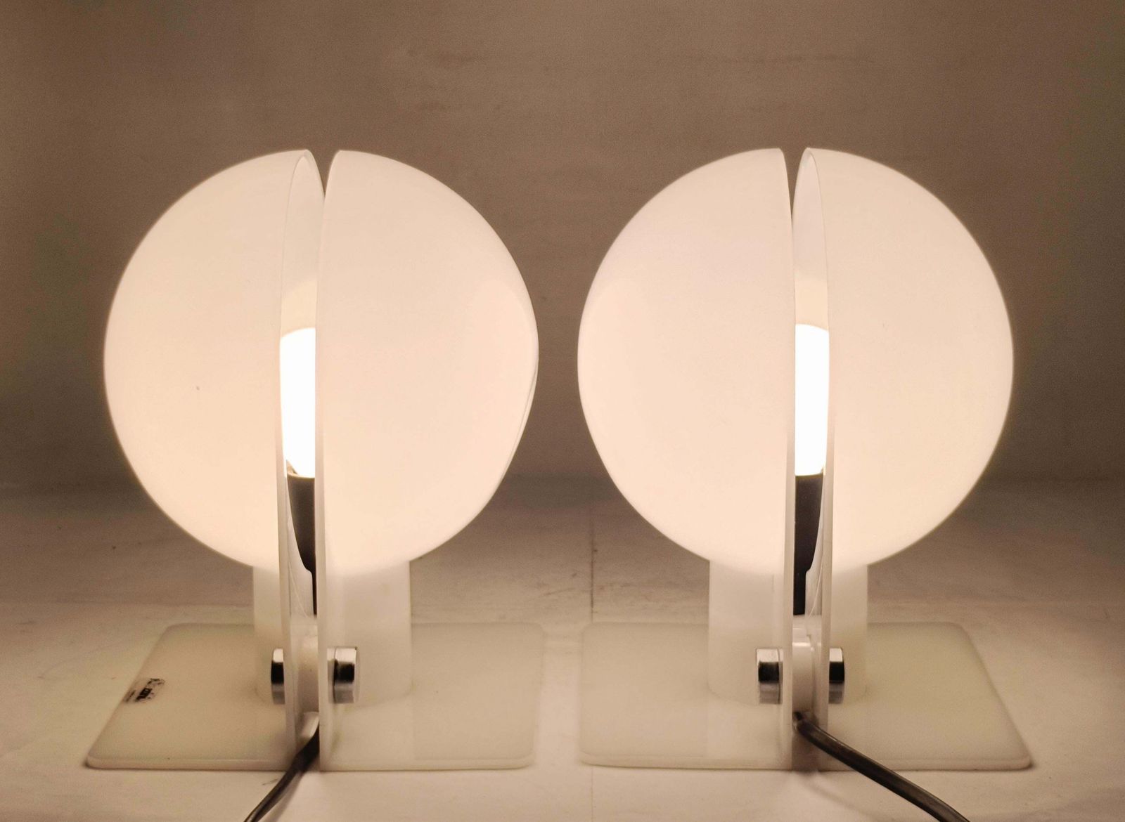 Ermanno Lampa & Sergio Brazzoli For Guzzini Pair Of "Sirio" Table Lamps photo vintage