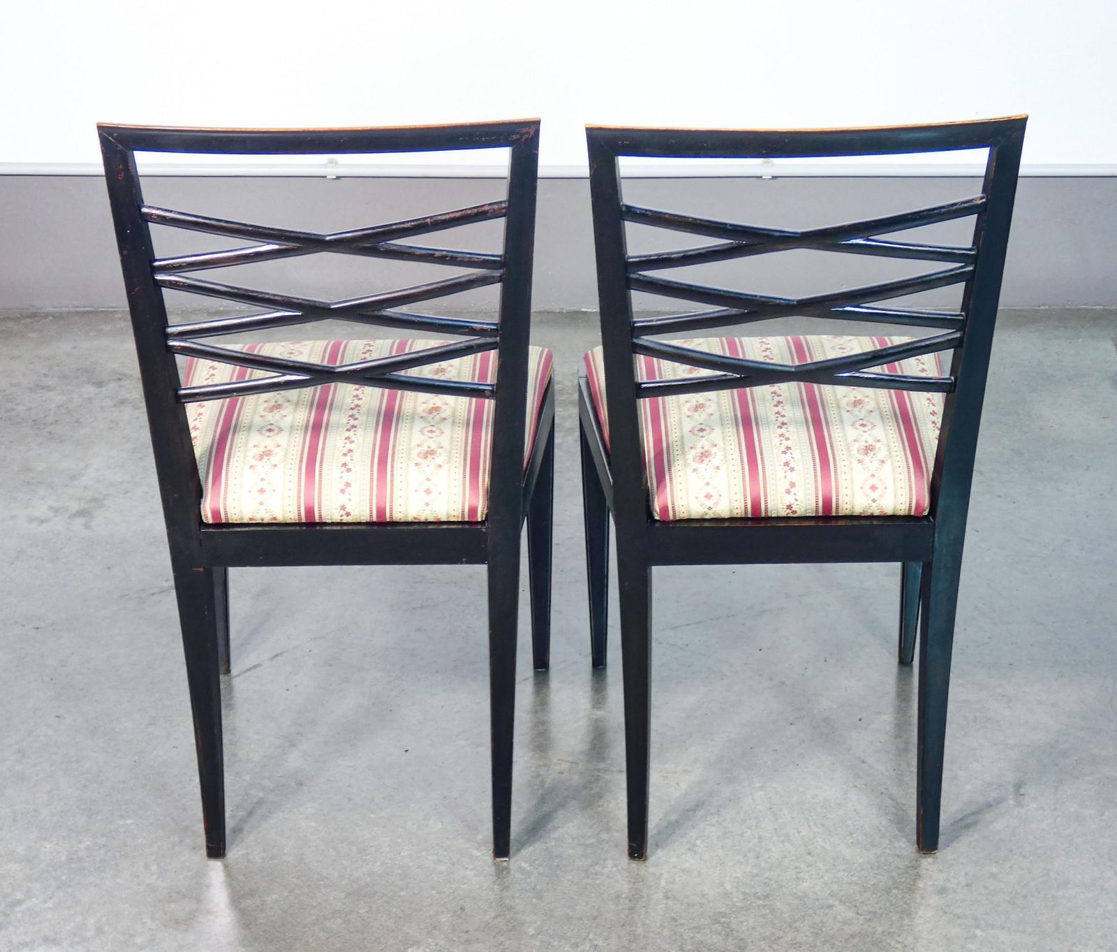 Set Di Quattro Sedie Di Design Italiano Degli Anni 40, In Legno Laccato Nero photo buy