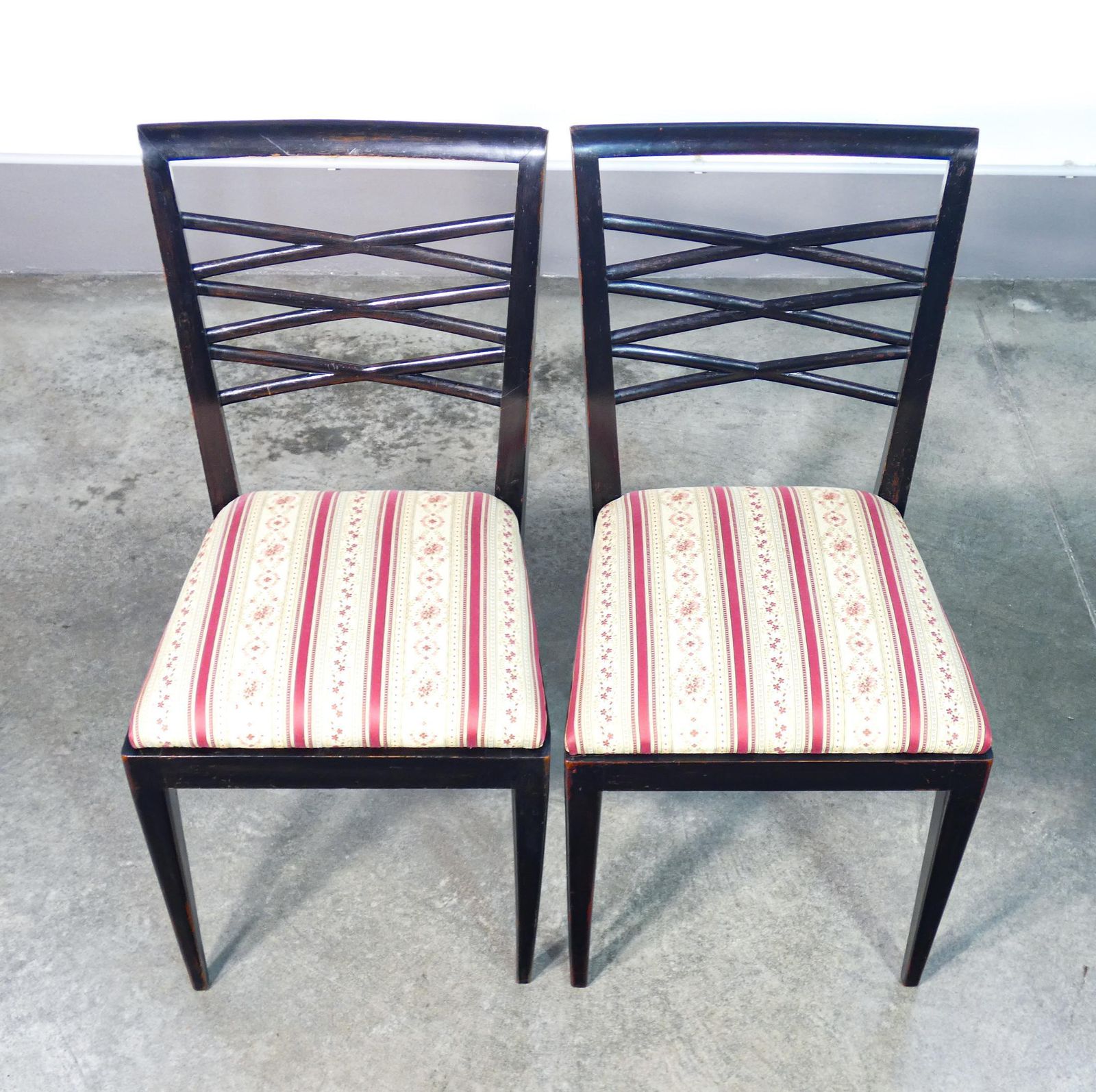 Furniture Set Di Quattro Sedie Di Design Italiano Degli Anni 40, In Legno Laccato Nero photo