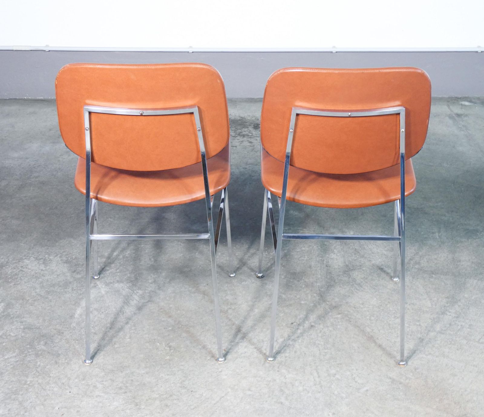 photo buy Set Of Six Italian Design Chairs From The 1960s, Made Of Chrome Metal And Skai