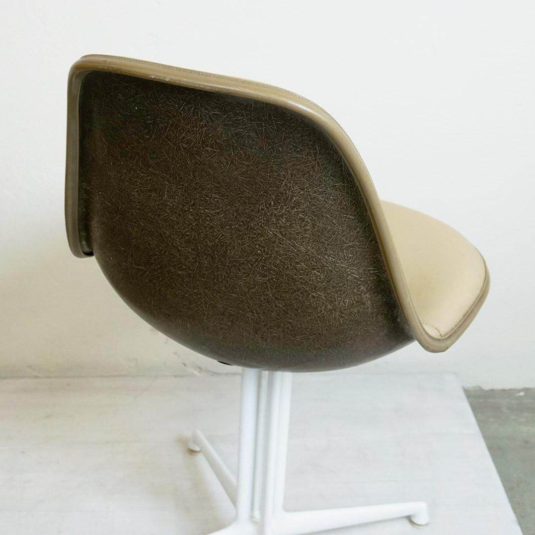 La Fonda Chairs By Charles And Ray Eames For Herman Miller photo vinterior