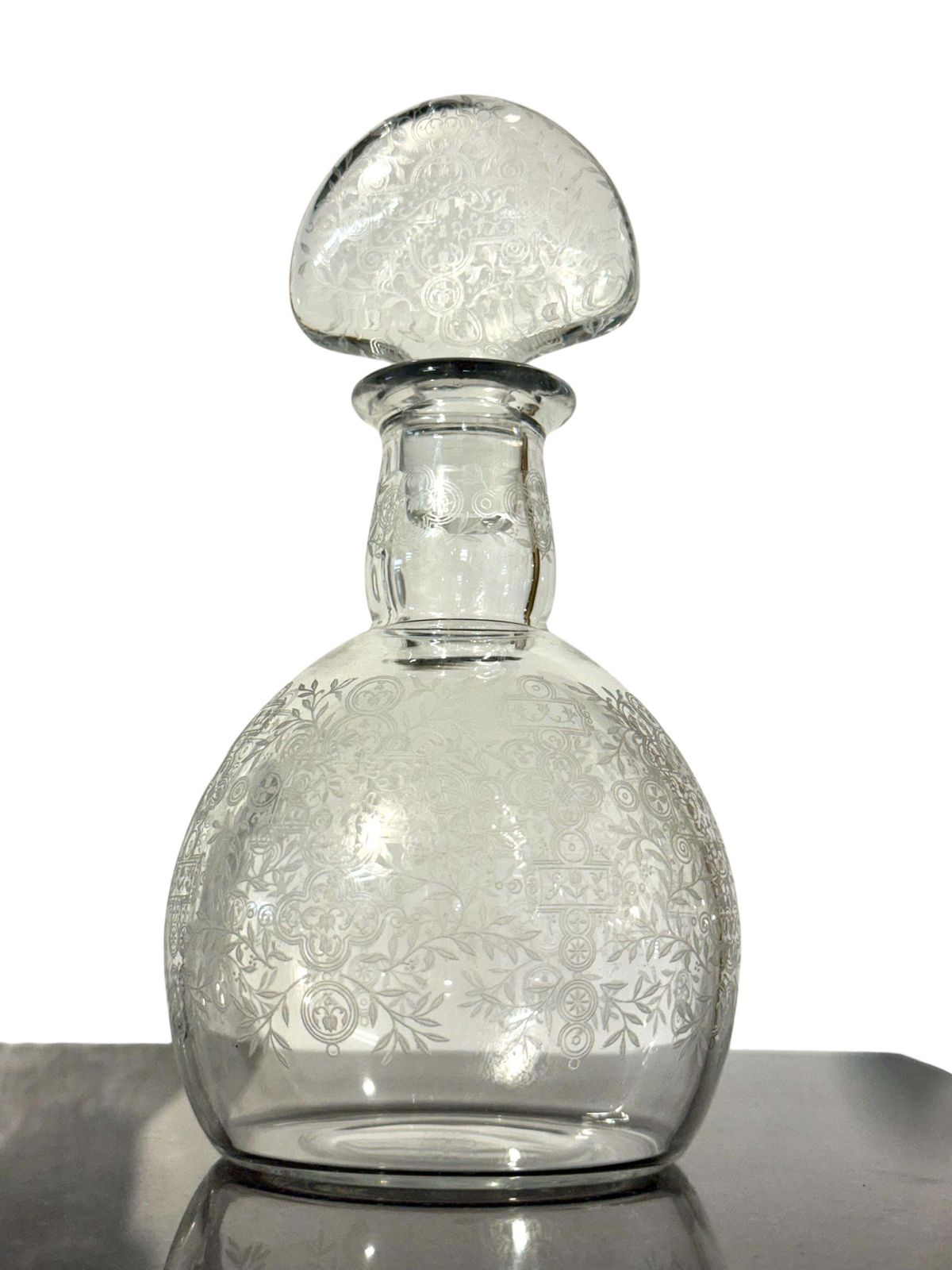 photo vinterior Pair Of Baccarat Rohan Engraved Crystal Decanters With Mushroom Stoppers