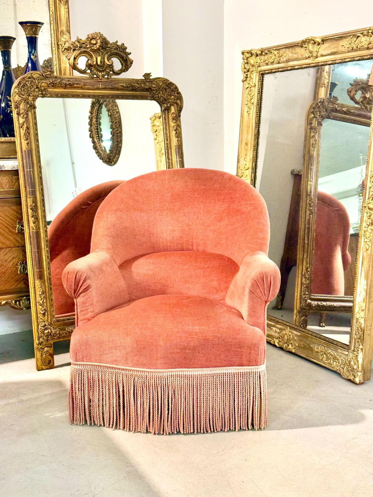 photo vinterior 19th Century French Velvet Armchair With Tassel Fringe Trim