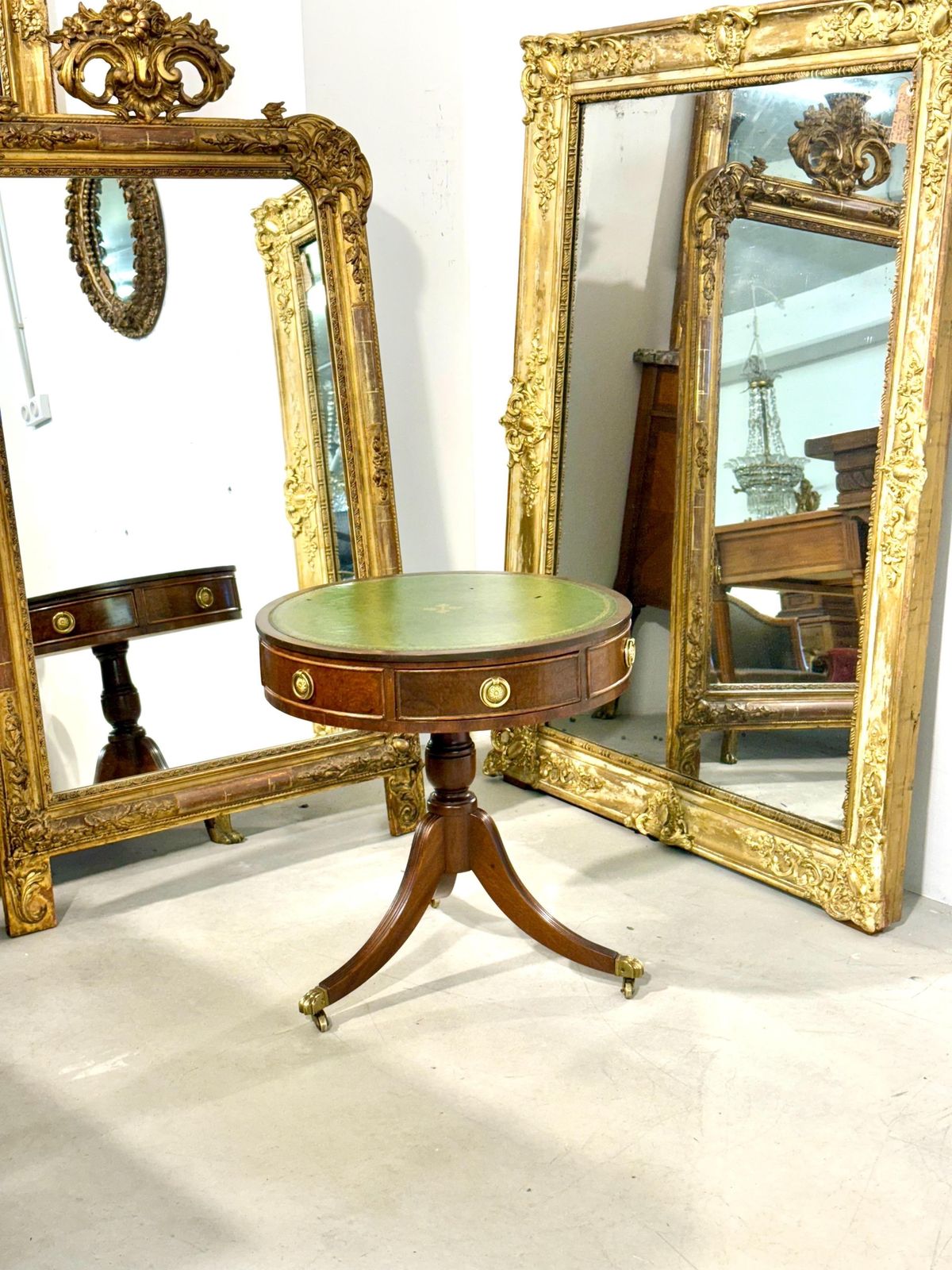1463.0 19th Century English Drum Gueridon With Leather Top And Drawers photo