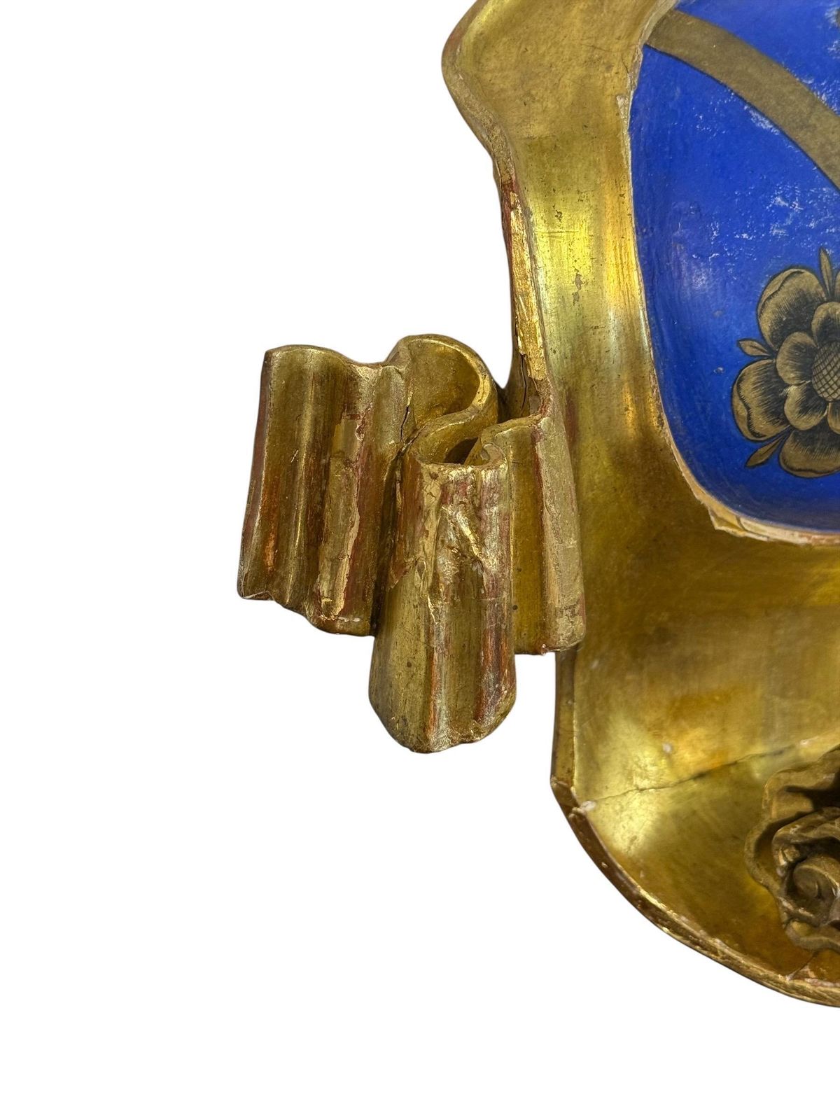 photo furniture 19th Century Giltwood Armorial Escutcheon With Painted Chevron And Roses