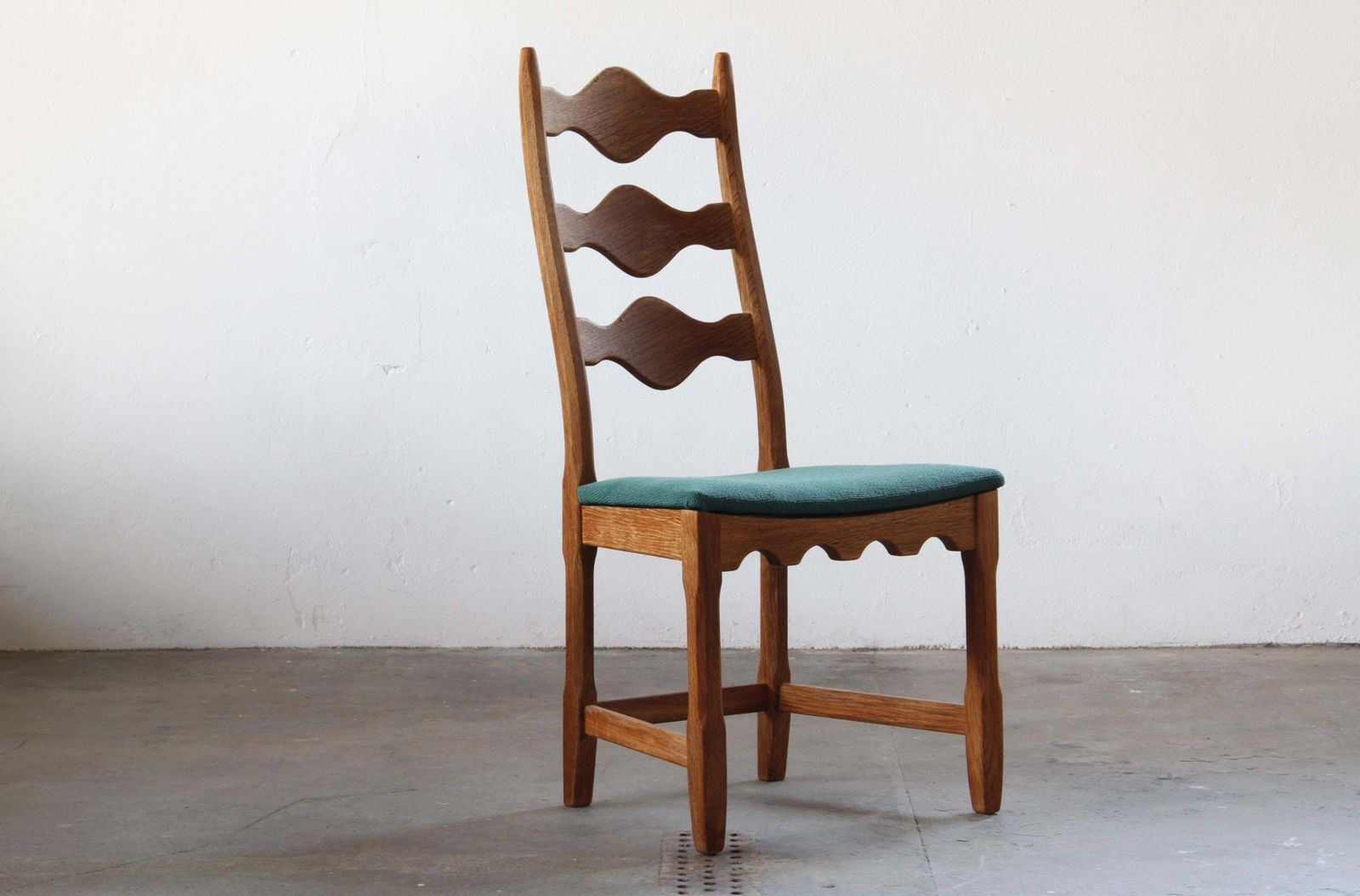 Six Vintage 1960s Danish Ladderback Oak Chairs, Henning Kjærnulf Brutalist Style photo vinterior