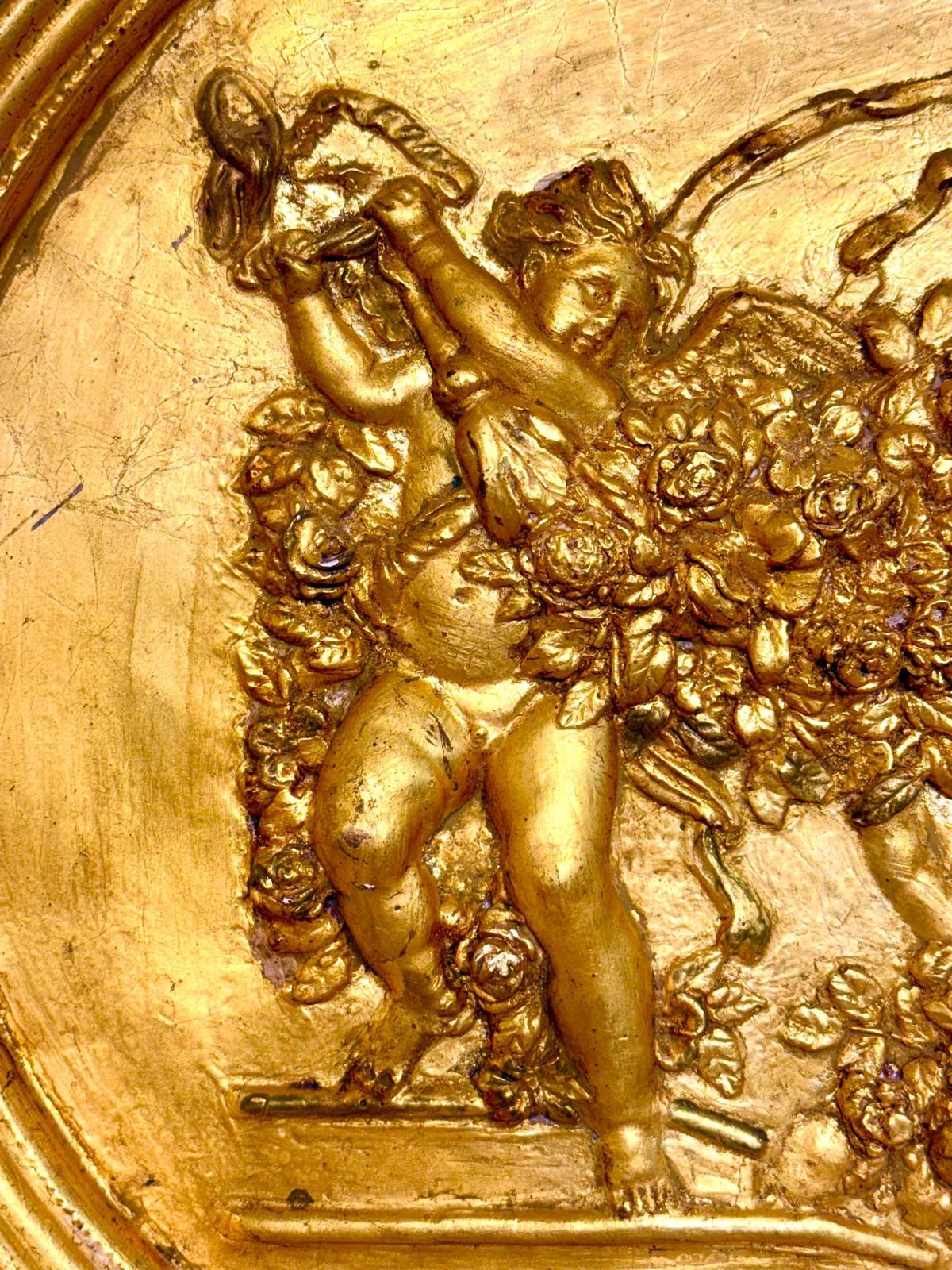 19th Century Gilded Plaster Oval Bas Relief With Putti And Garlands photo Art