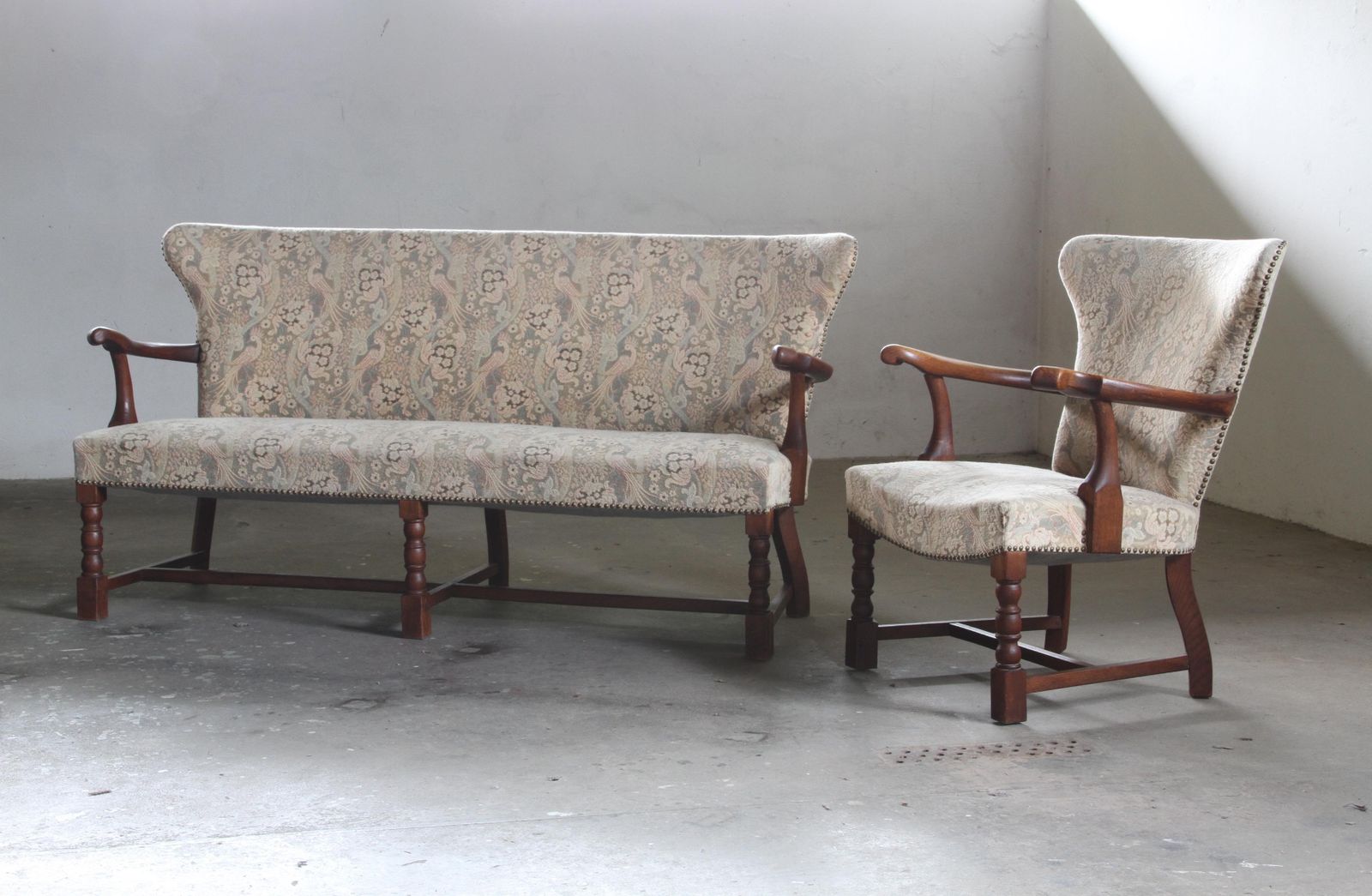 photo vintage Vintage Danish Art Deco Pair Of Armchairs In Solid Oak   1940s