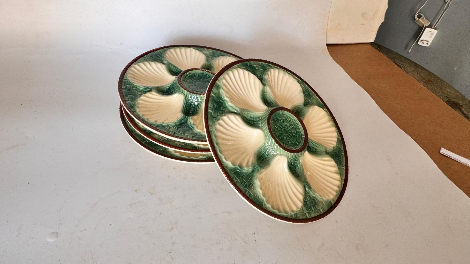 photo vinterior Set Of 4 Oyster Plates – Majolica, 19th Century – Green, White & Brown Glaze