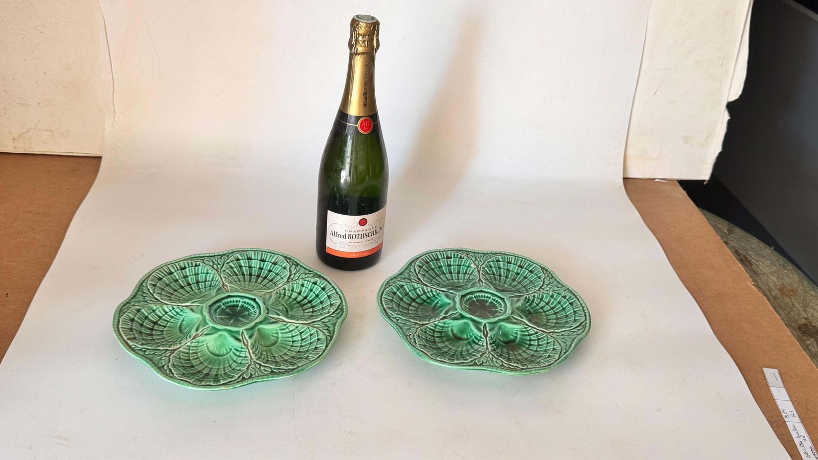 Set Of 2 French Green Majolica Plates – Sarreguemines Manufacture – 20th Century photo furniture