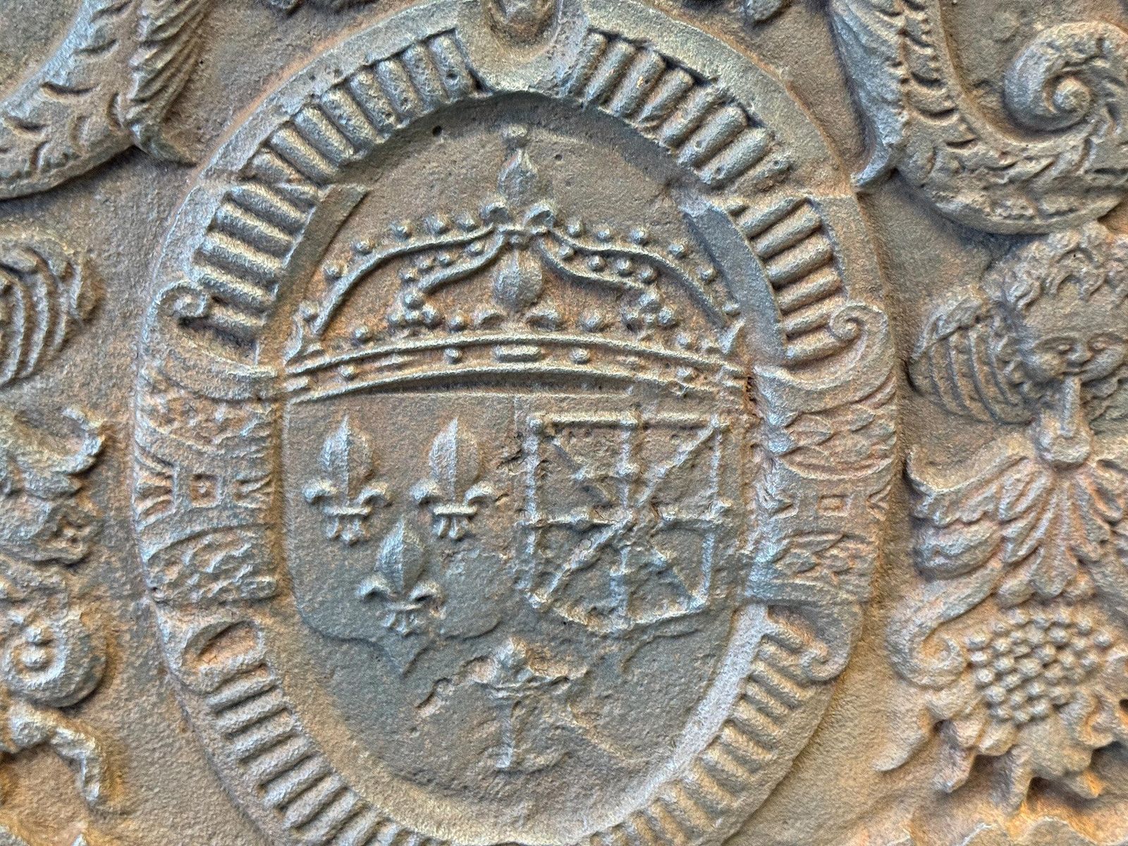 photo for sale French Louis XIII Period 'Arms Of France And Navarre' Fireback / Backsplash