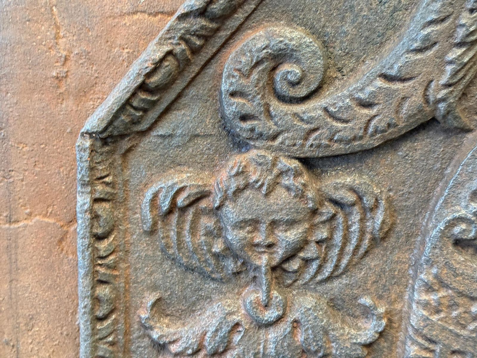 Home Fixtures French Louis XIII Period 'Arms Of France And Navarre' Fireback / Backsplash photo