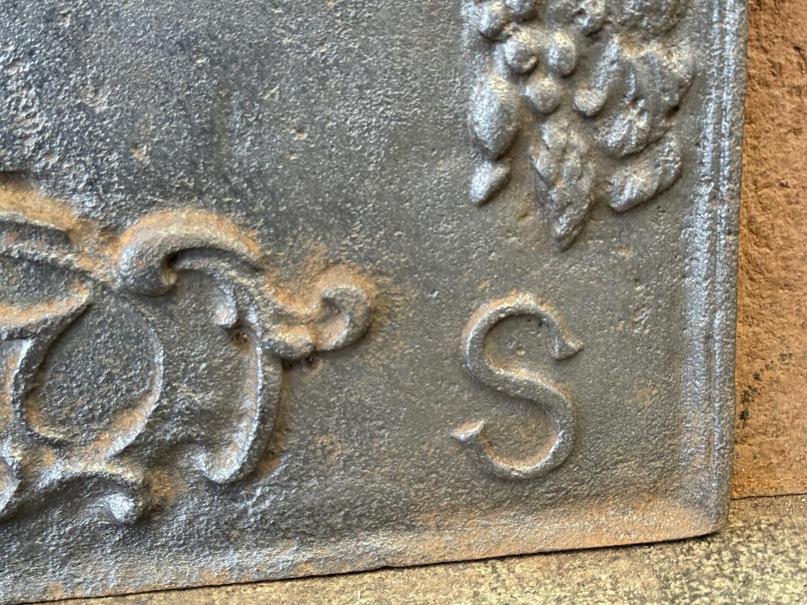photo vinterior Dutch Louis XIV Period Fireback / Backsplash Depicting An 'Allegory Of Peace'