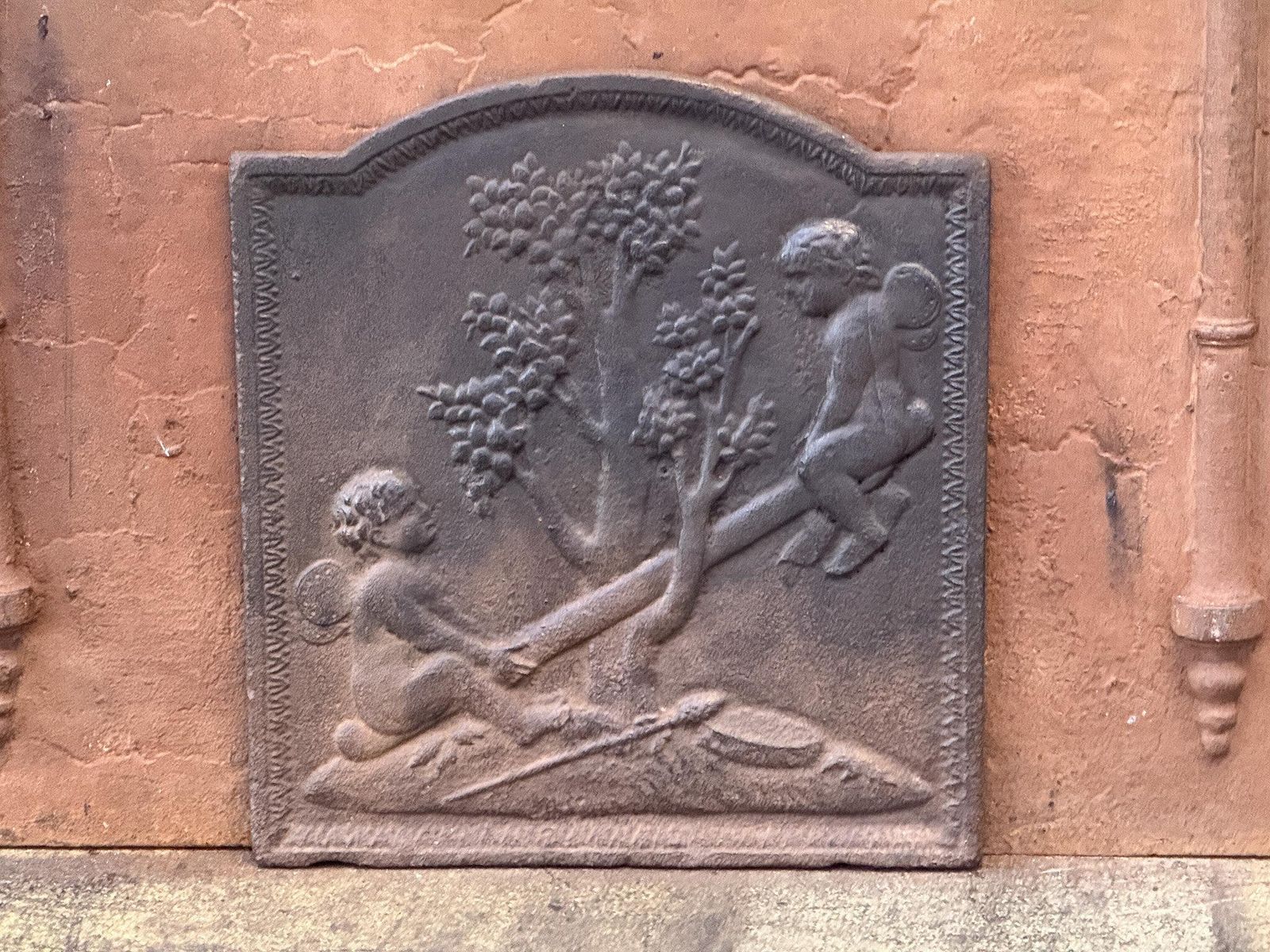 photo furniture 19th Century French Napoleon III Period 'Cupids' Fireback / Backsplash