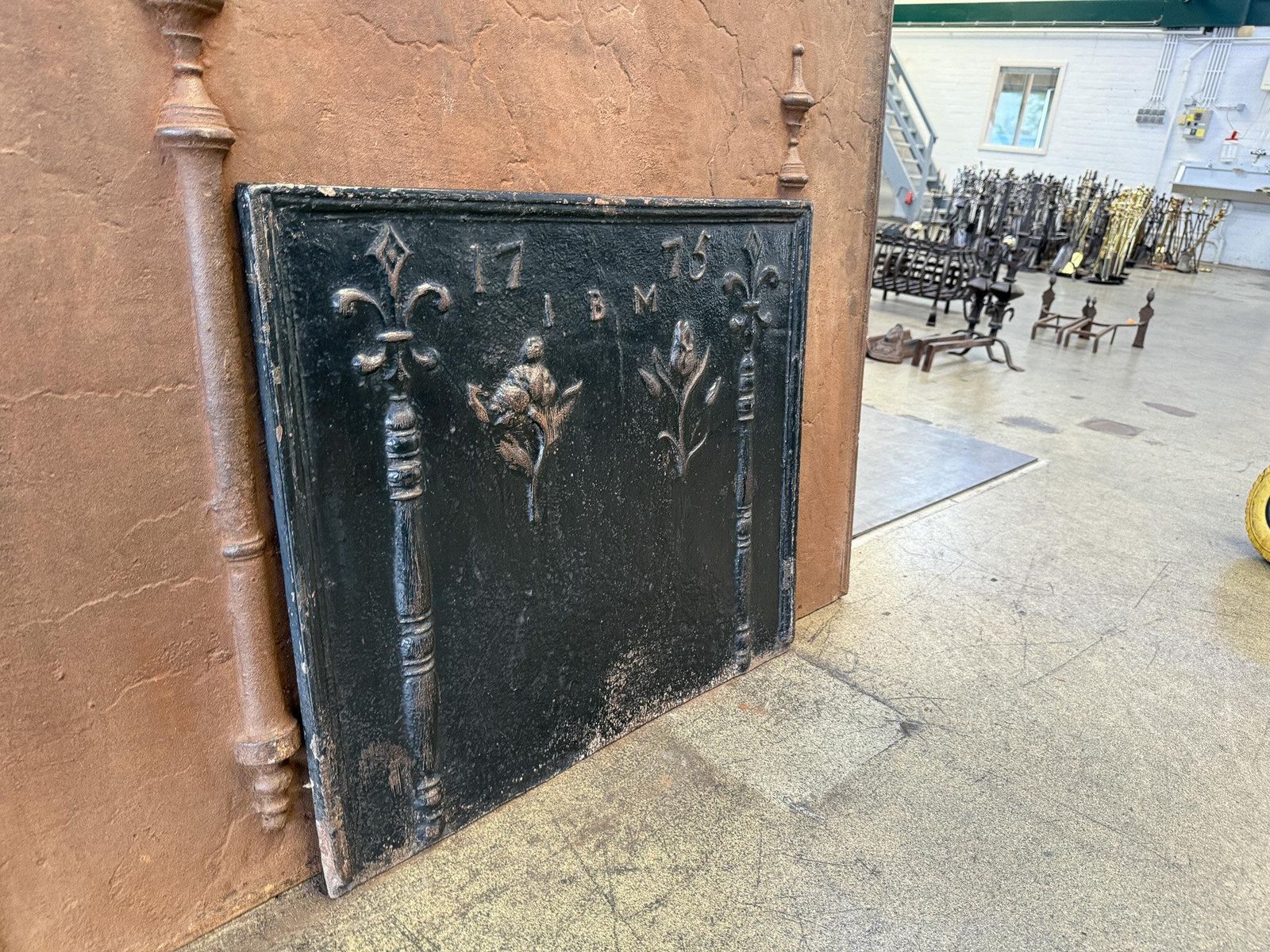 Home Fixtures 18th Century French 'Pillars With Decoration' Fireback / Backsplash photo