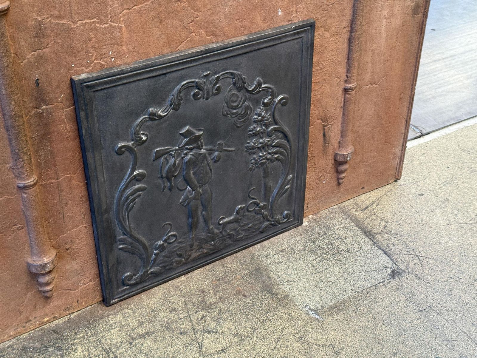 French Napoleon III Style 'Hunter' Fireback / Backsplash, 20th Century photo 394.0