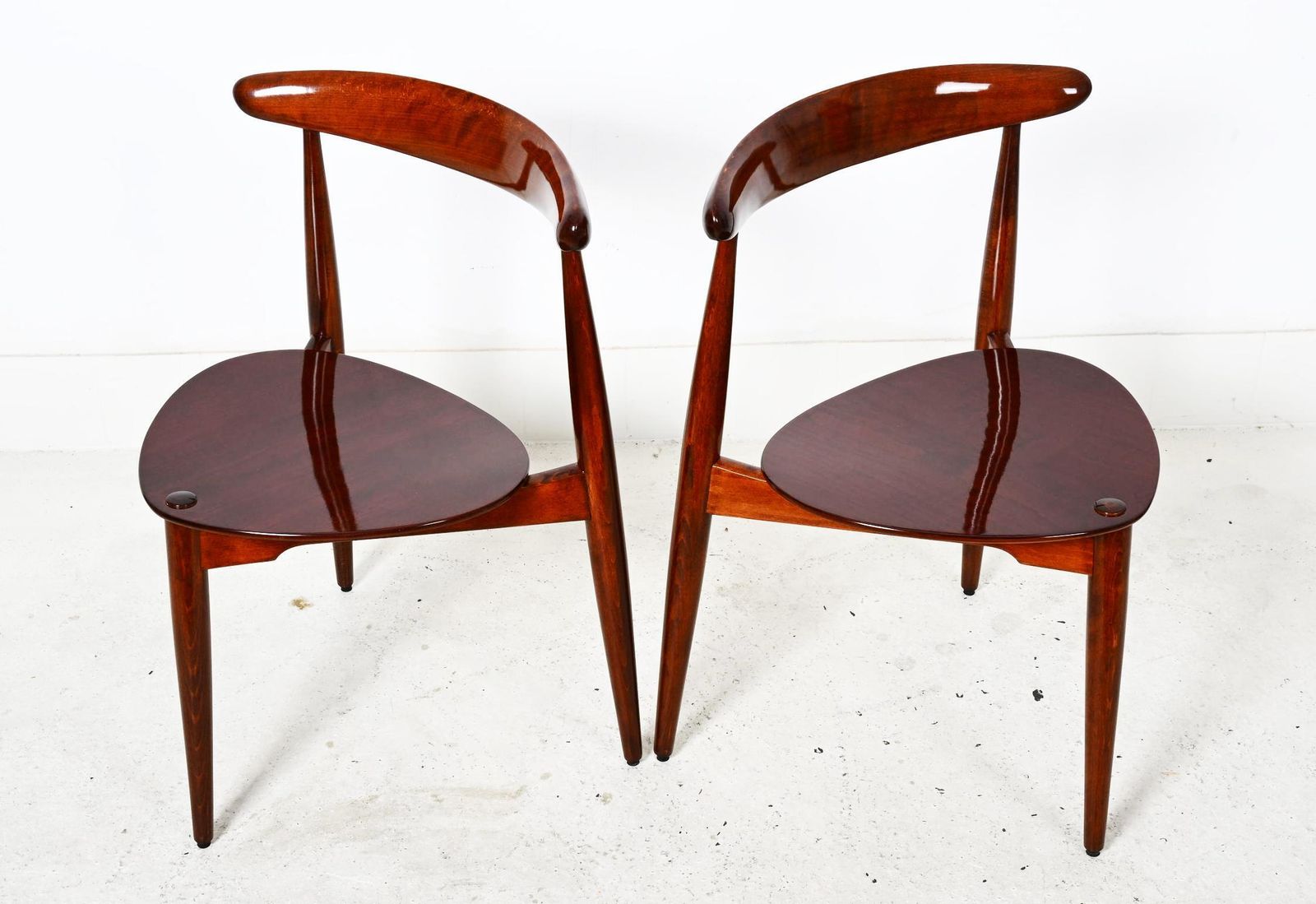 photo furniture Pair Of Hans J. Wegner Chair Fh 4103 Heart Chair