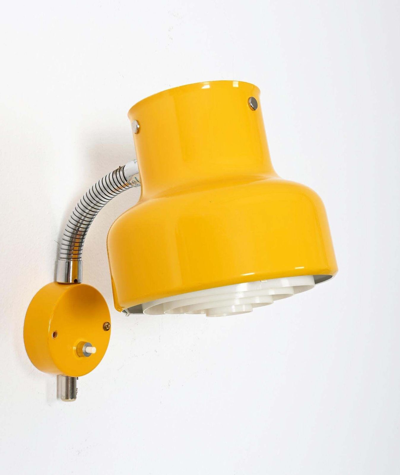 Gele Bumling Wandlamp Van Ateljé Lyktan photo for sale