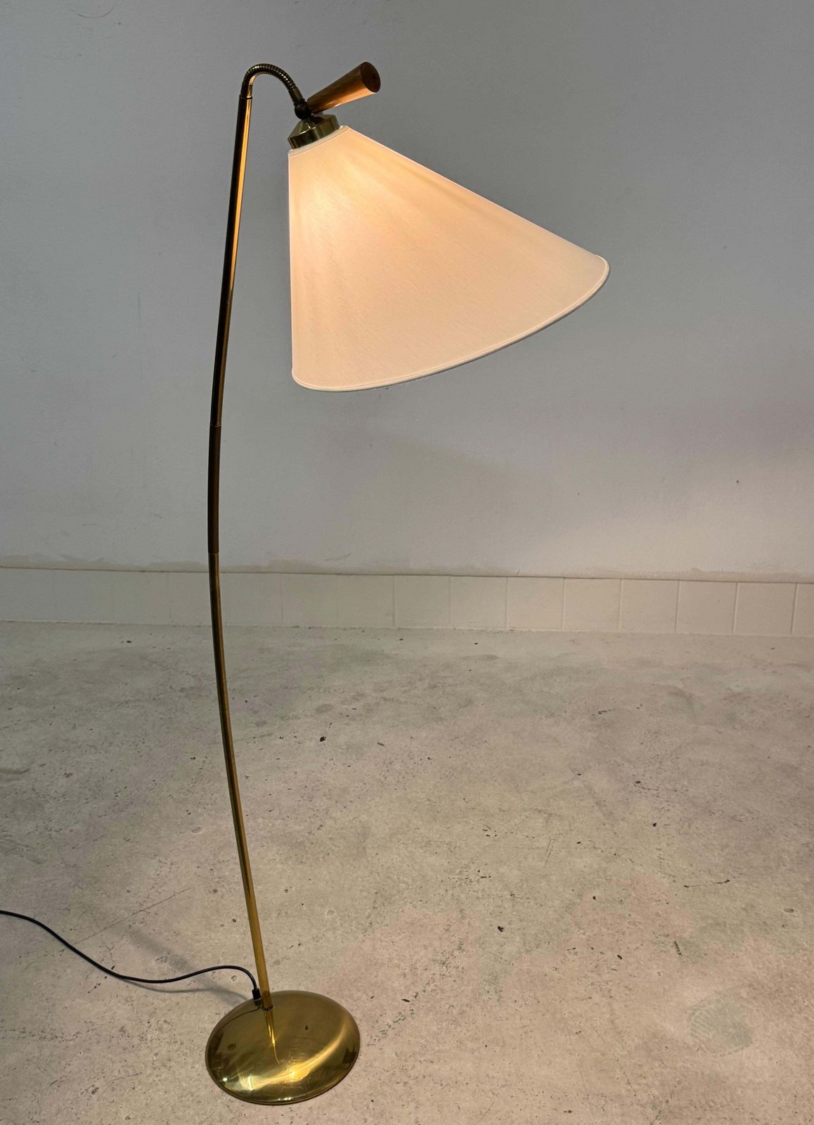 photo buy Mid Century Vloerlamp Van Rupert Nikoll