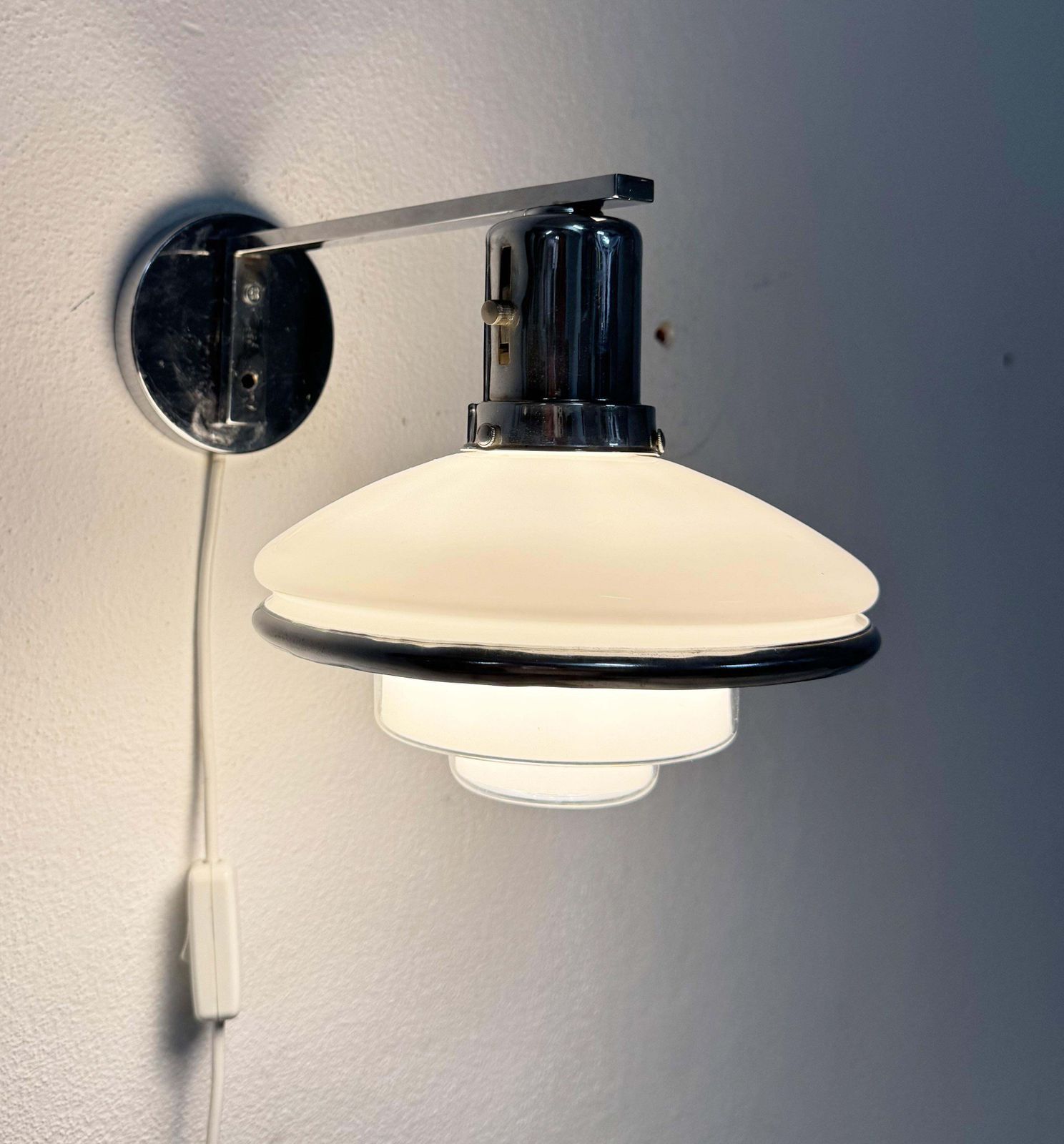 2758.0 Rare Megaphos Sistrah Wall Lamp By C.F Otto Mueller photo