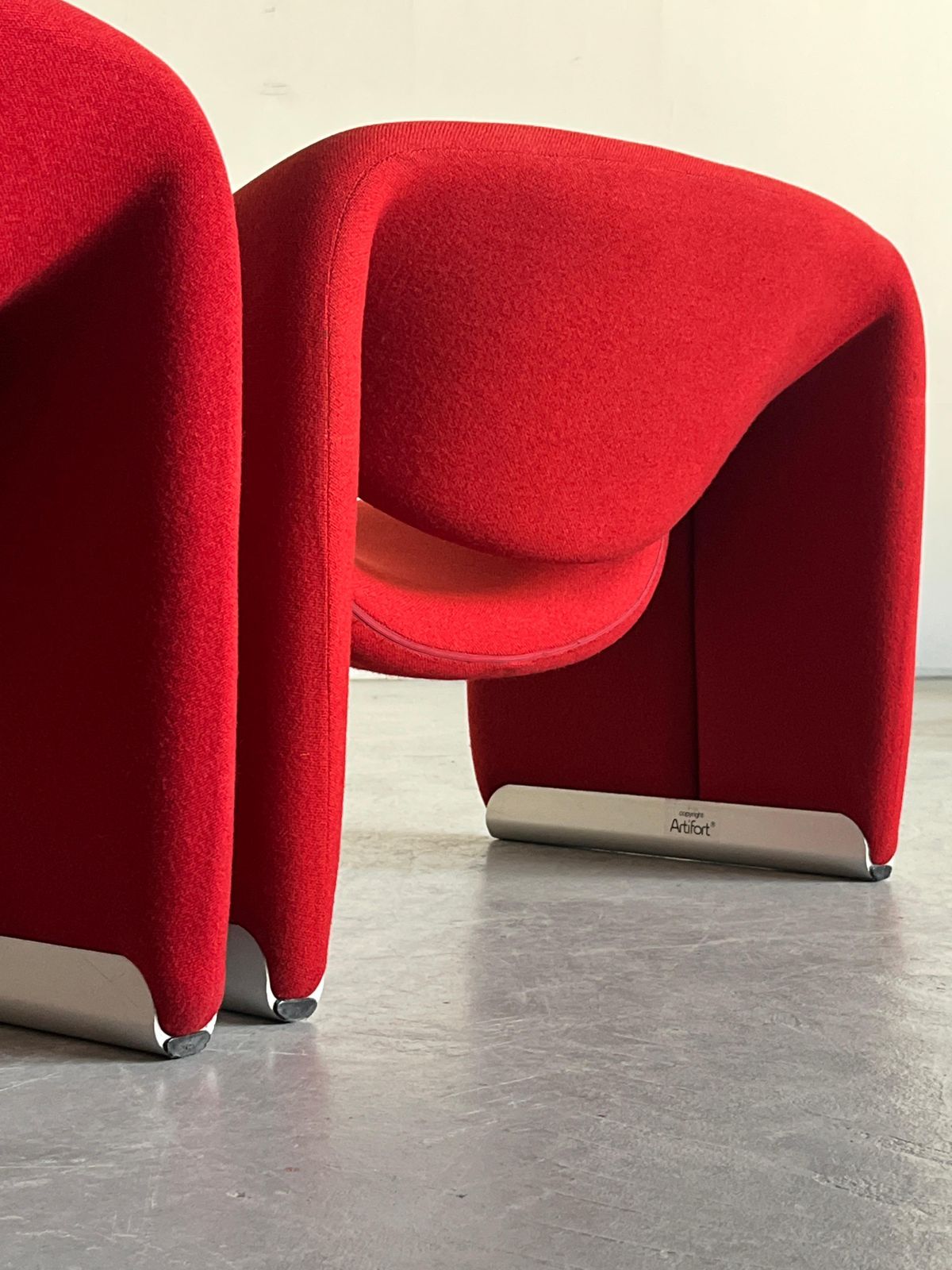 photo furniture Pair Of Iconic F598 ‘Groovy’ Chairs By Pierre Paulin For Artifort, 1980s