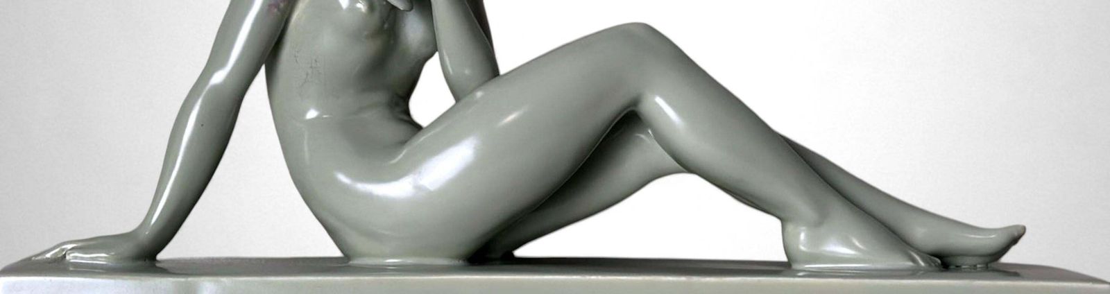 photo vinterior Art Deco, Saint Clement Style Ceramic Figure Of A Young Woman
