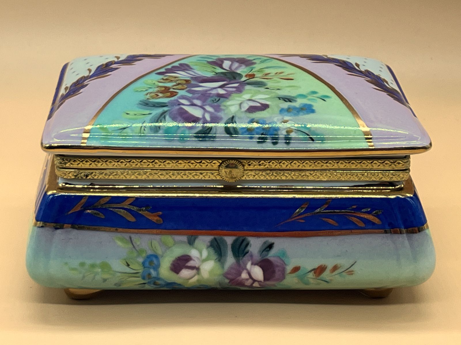 Large Limoges Porcelain France Hand Painted Hinged Trinket / Jewelry Box. photo Home Decor