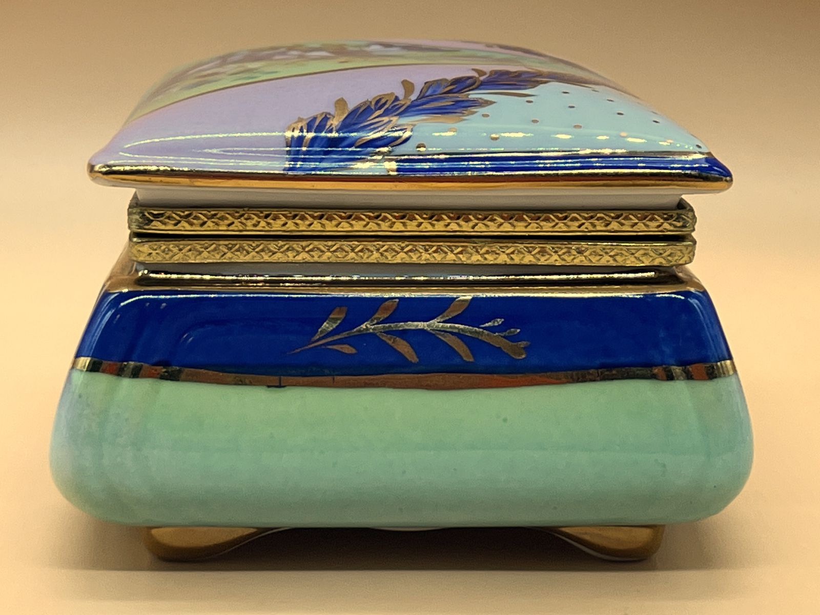 Large Limoges Porcelain France Hand Painted Hinged Trinket / Jewelry Box. photo vinterior