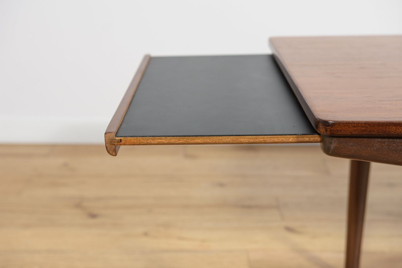 photo vinterior Mid Century Modern Teak Coffee Table From McIntosh, 1960s