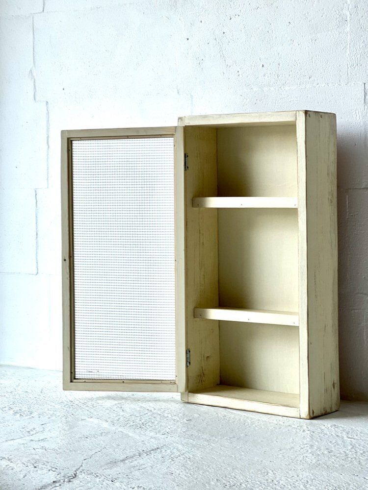 Vintage Wandkast Met Gaaswerk photo Meubels