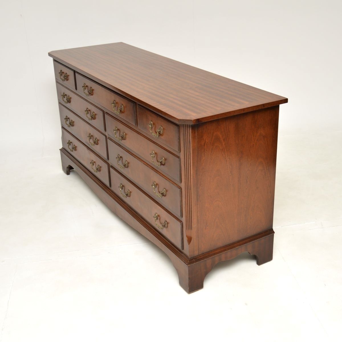 photo furniture Antique Georgian Style Mahogany Chest Of Drawers / Sideboard
