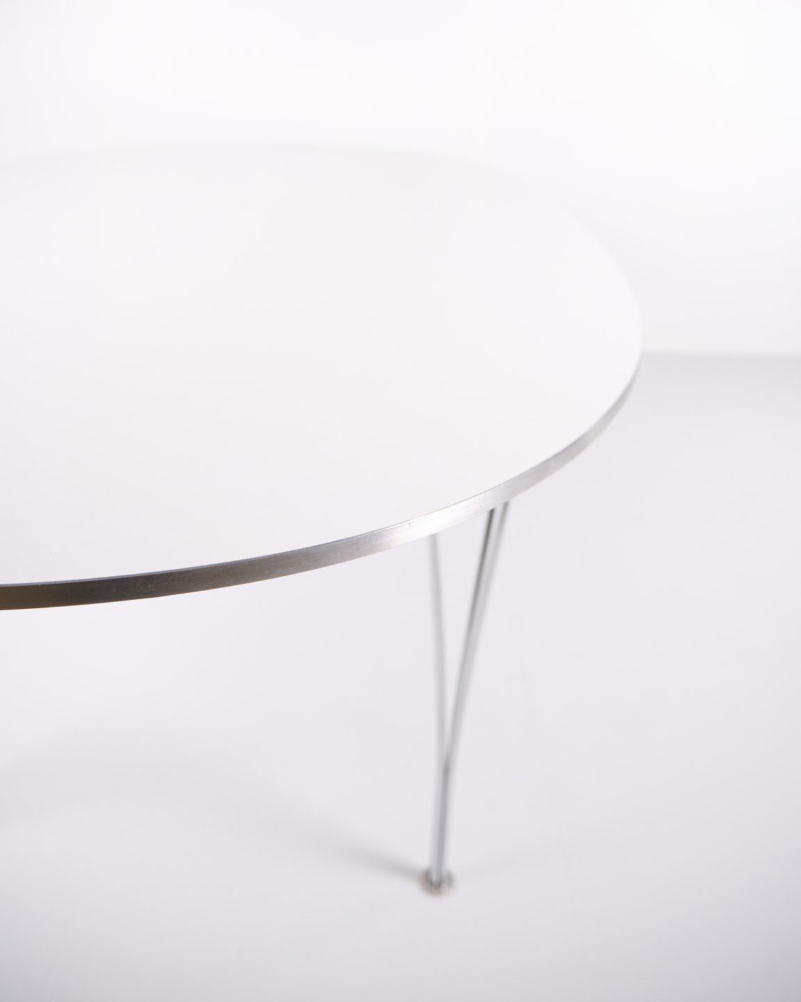 Super Ellipse Dining Table   Model B614   White Laminate   Piet Hein, Bruno Mathsson & Arne Jacobsen   Fritz Hansen photo 2425.0