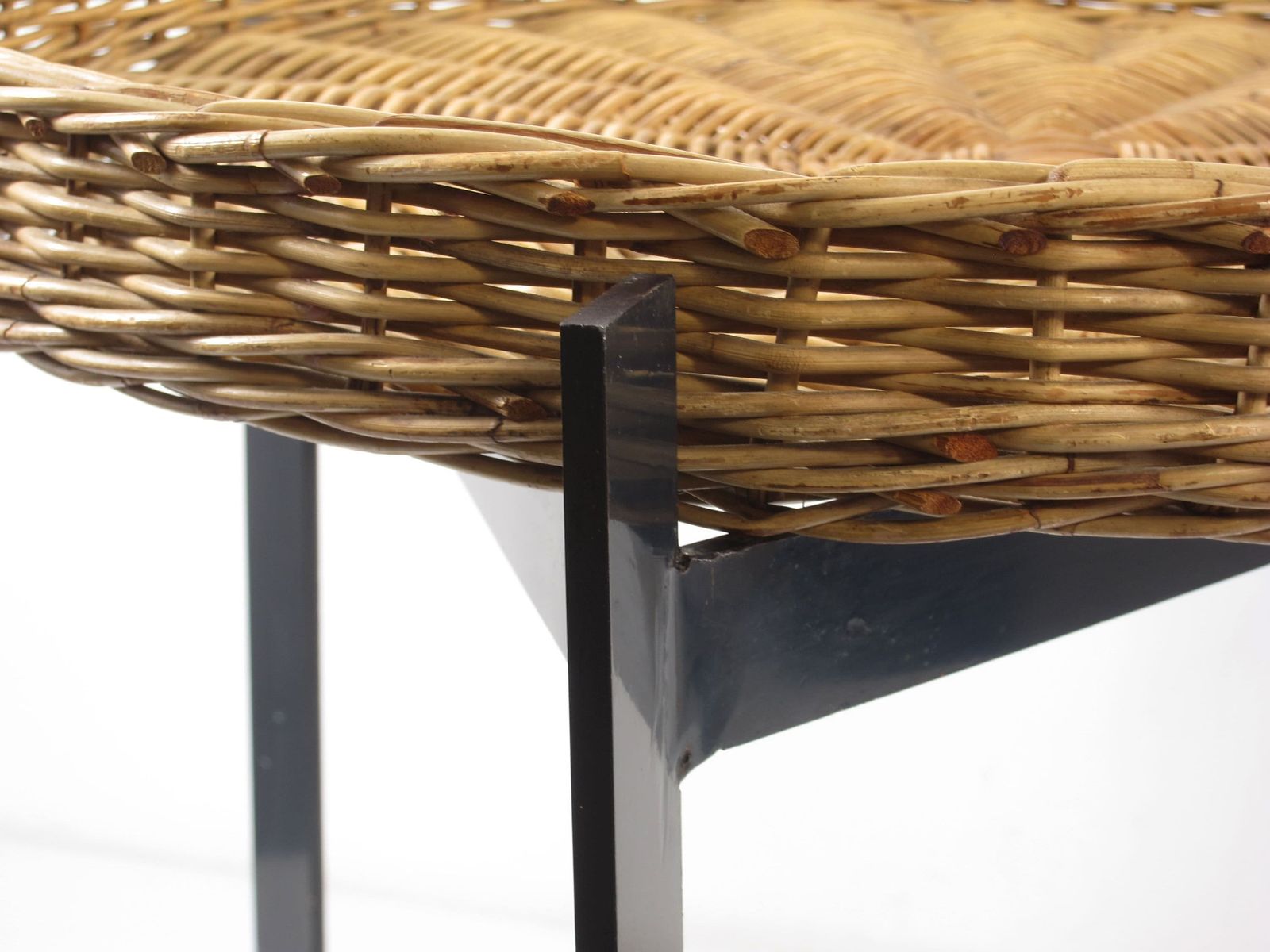 Zeldzame Bijzettafel Van Rotan En Staal In De Stijl Van Cees Braakman photo vinterior