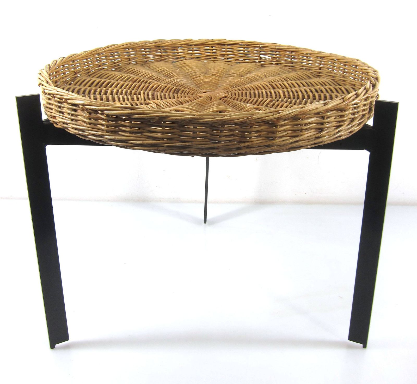 photo for sale Zeldzame Bijzettafel Van Rotan En Staal In De Stijl Van Cees Braakman
