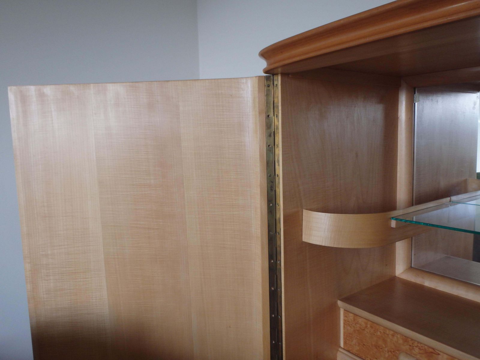 3051.0 Beautiful Chest Of Drawers With Upper Cabinet And Mirror photo