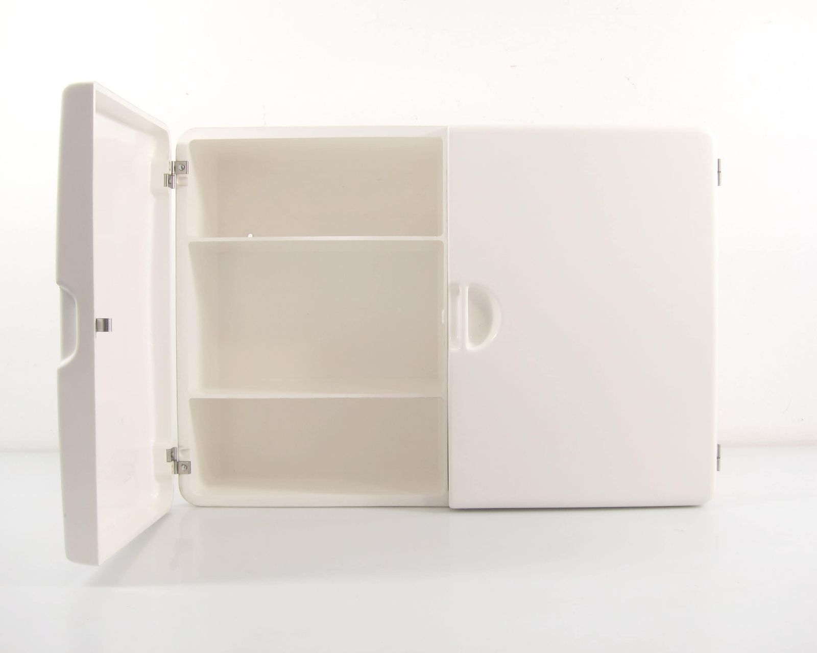 Opvallend Vintage Wit Italiaans Badkamerkastje, Jaren 1960 — Eames, Mategot, Perriand, Cadovius, Raymond Loewy, Albini, Joe Colombo, Tomado photo furniture
