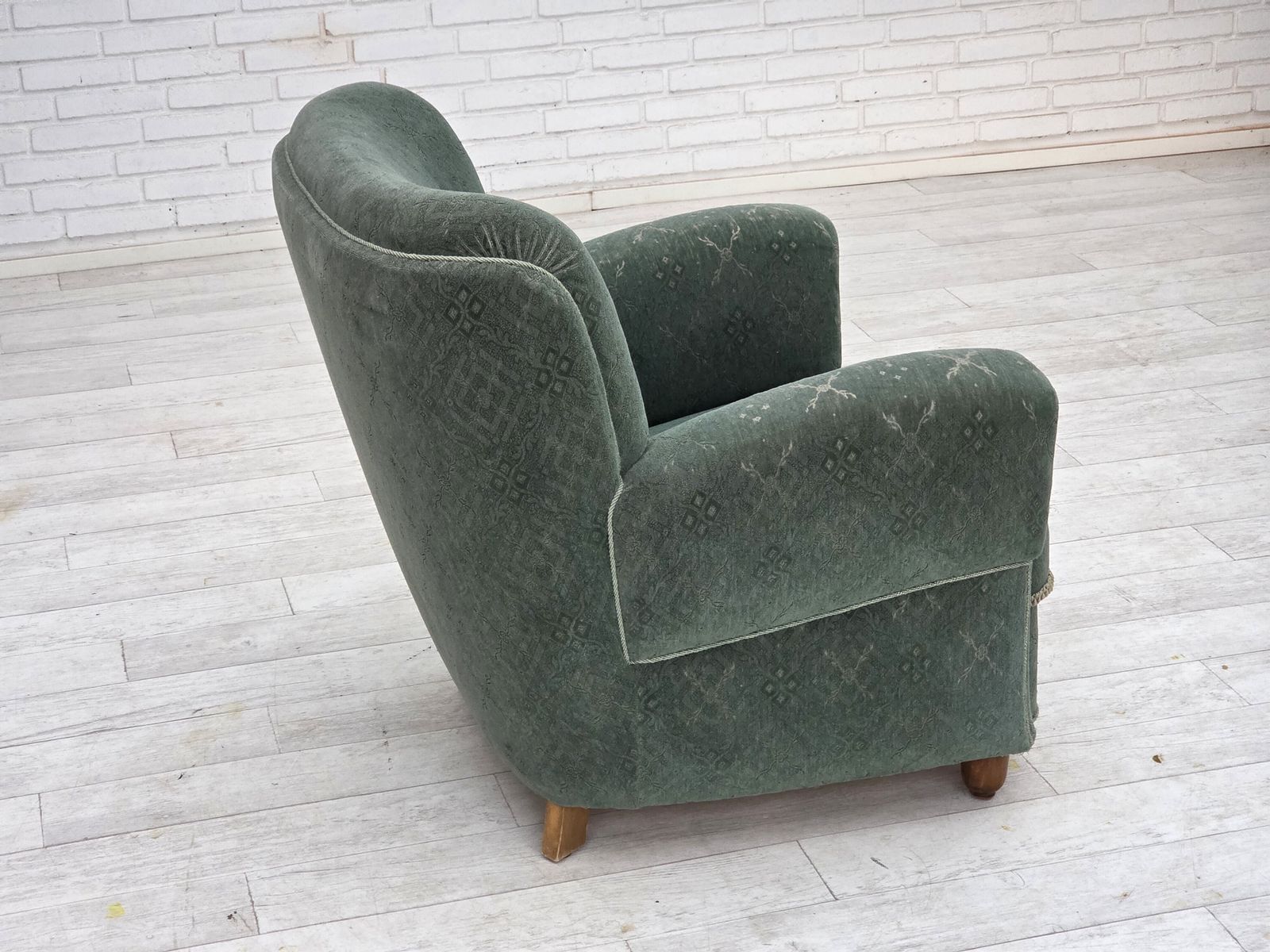 photo vintage Jaren 1960, Deense Fauteuil, Lichtgroene Meubelwol, Eikenhouten Poten.