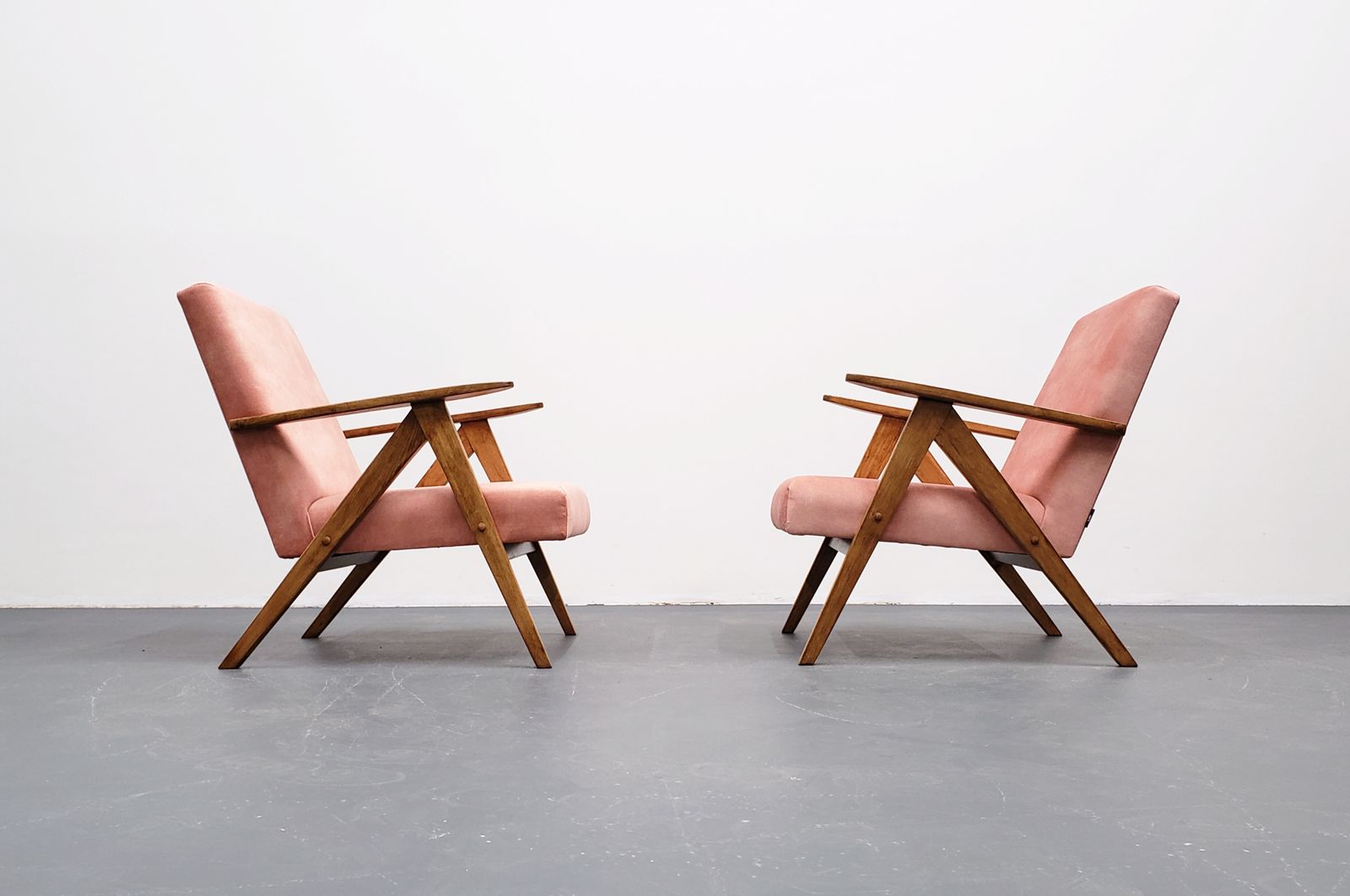 One Left   1960 Mid Century Easy Chair Model B 310 Var In Pastel Pink Velvet photo 550.0