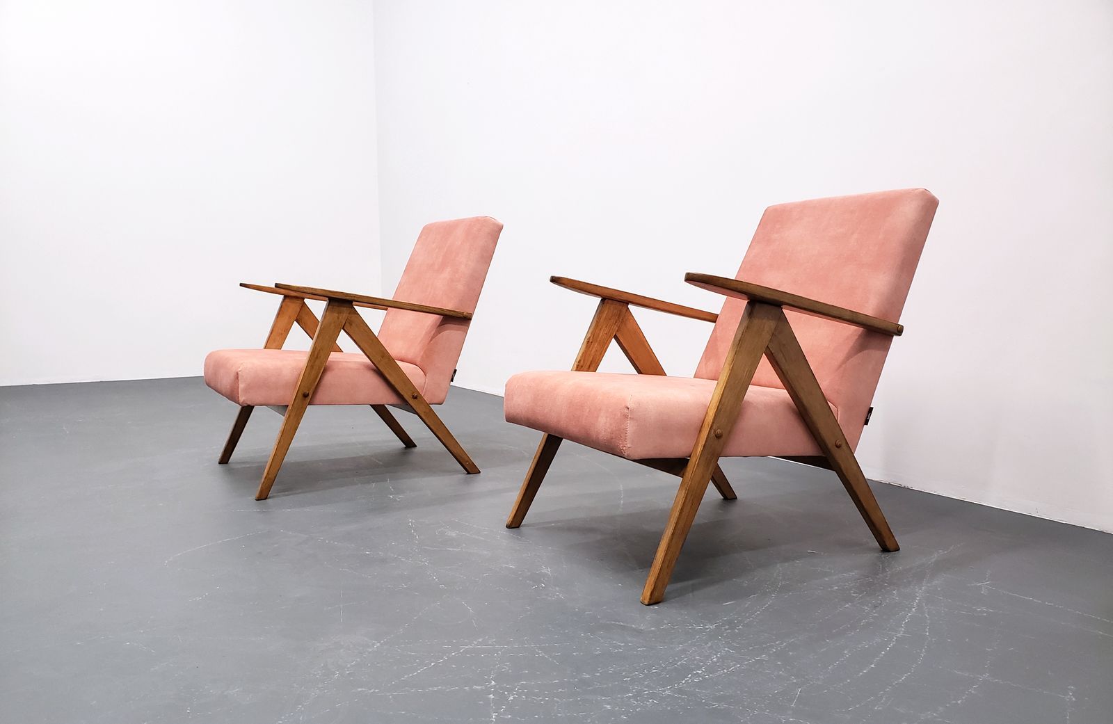 One Left   1960 Mid Century Easy Chair Model B 310 Var In Pastel Pink Velvet photo buy