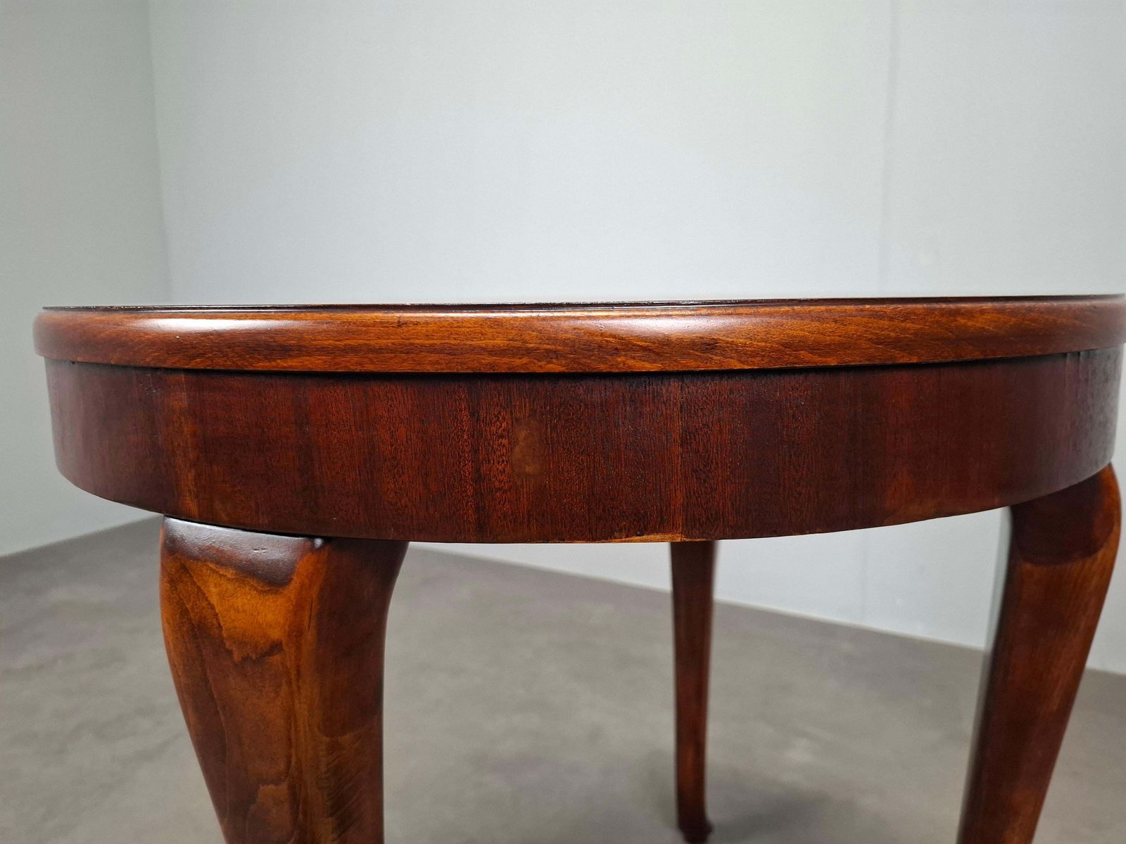 1930s Czechoslovak Art Deco Round Table In Wood And Veneer photo for sale
