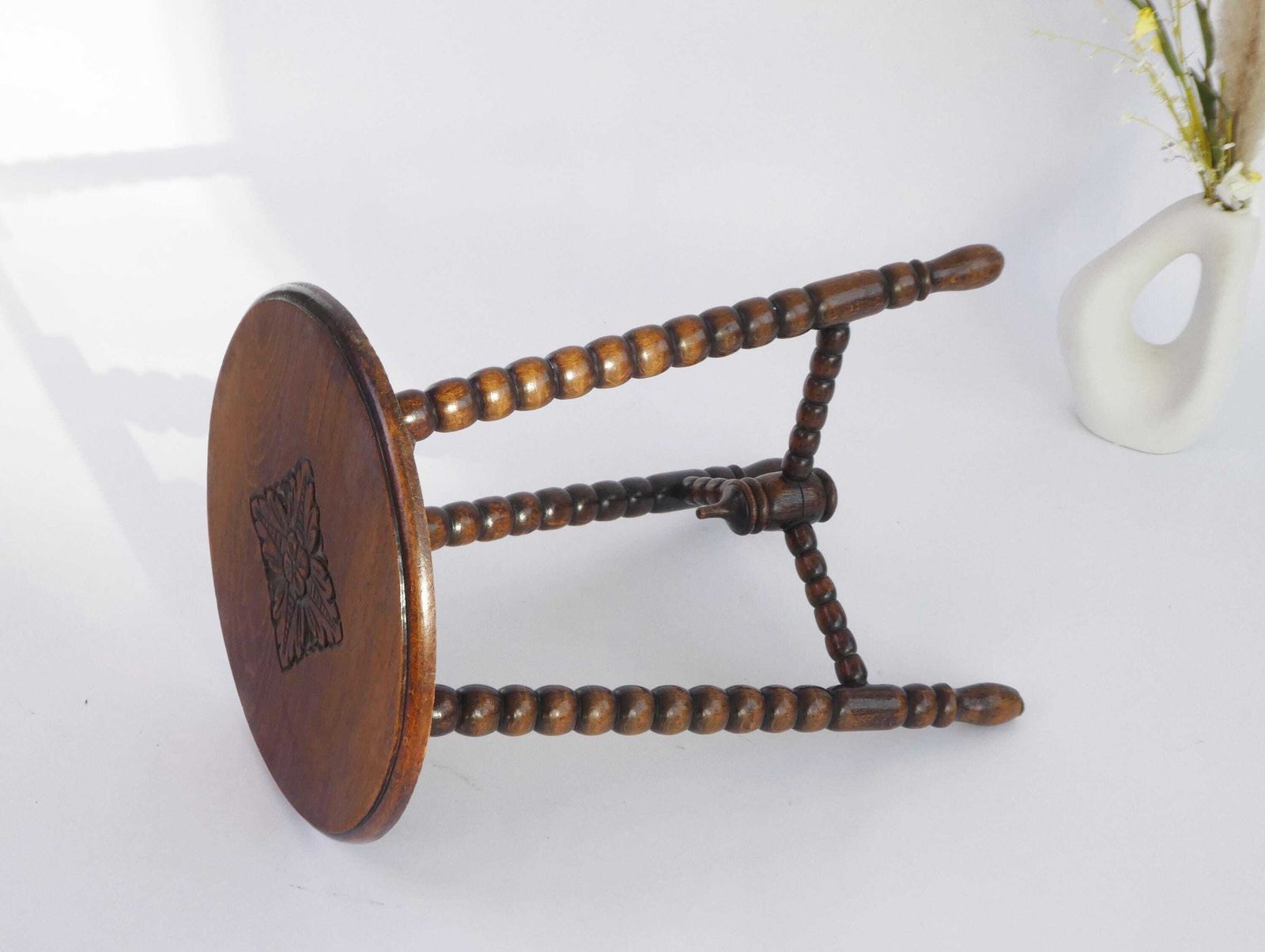 Floral Round Wooden Bobbin Side Table, Lacquered Antique Small Barley Twist Stool, Carved Rustic Plant Stand, Farmhouse Decor photo vinterior
